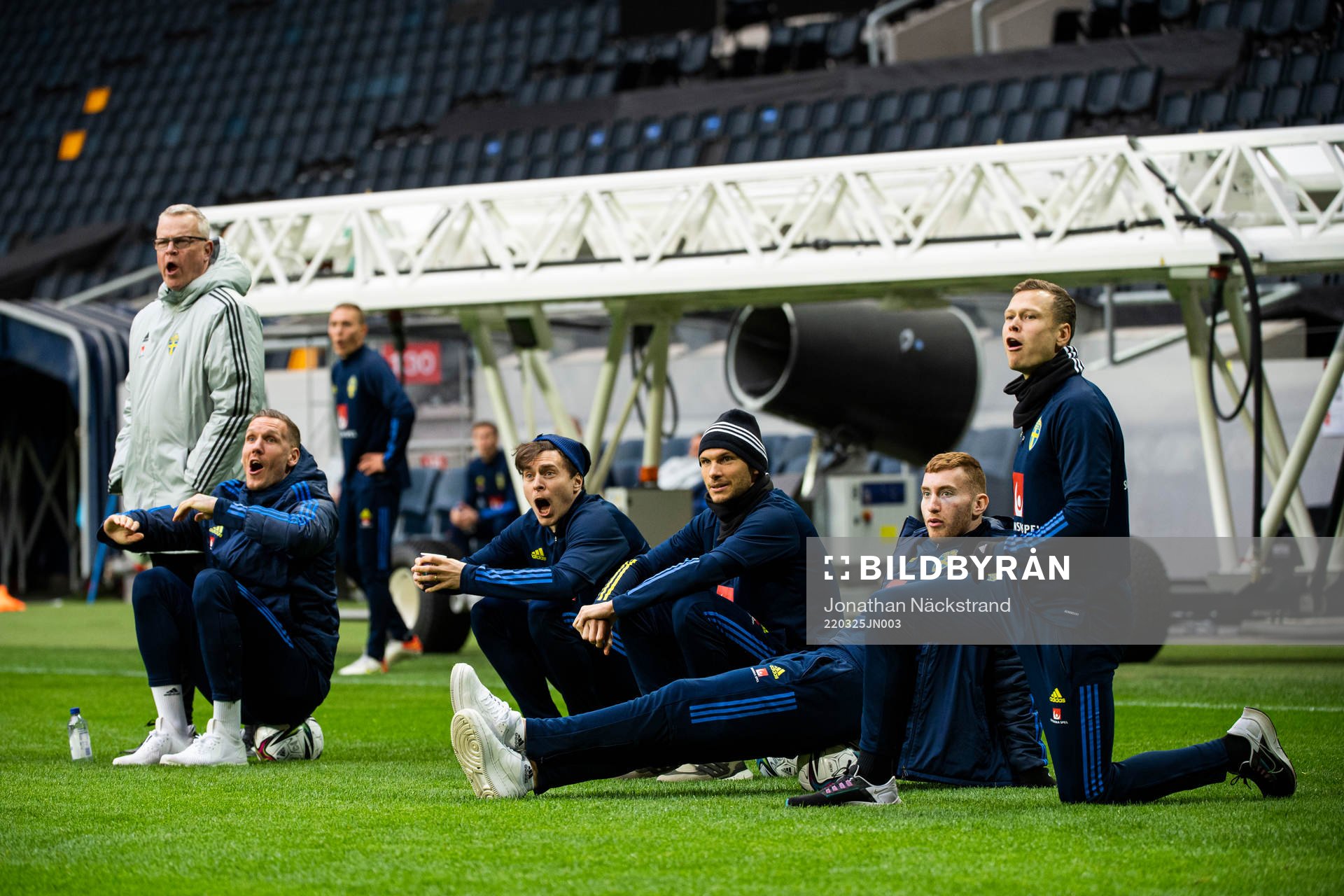 Head coach Janne Andersson, goalkeeper Robin Olsen, Victor