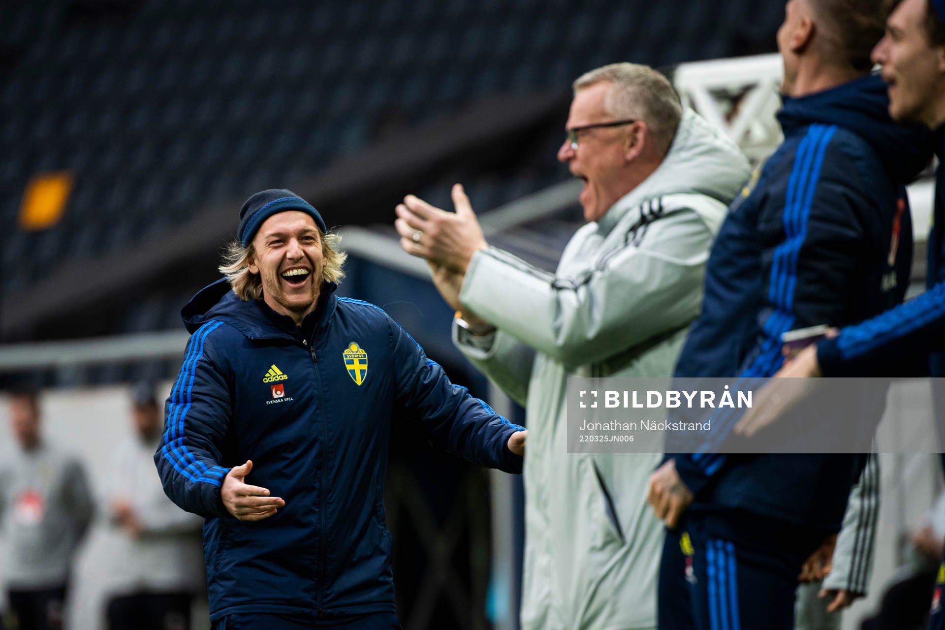Emil Forsberg and Head coach Janne Andersson of Sweden react
