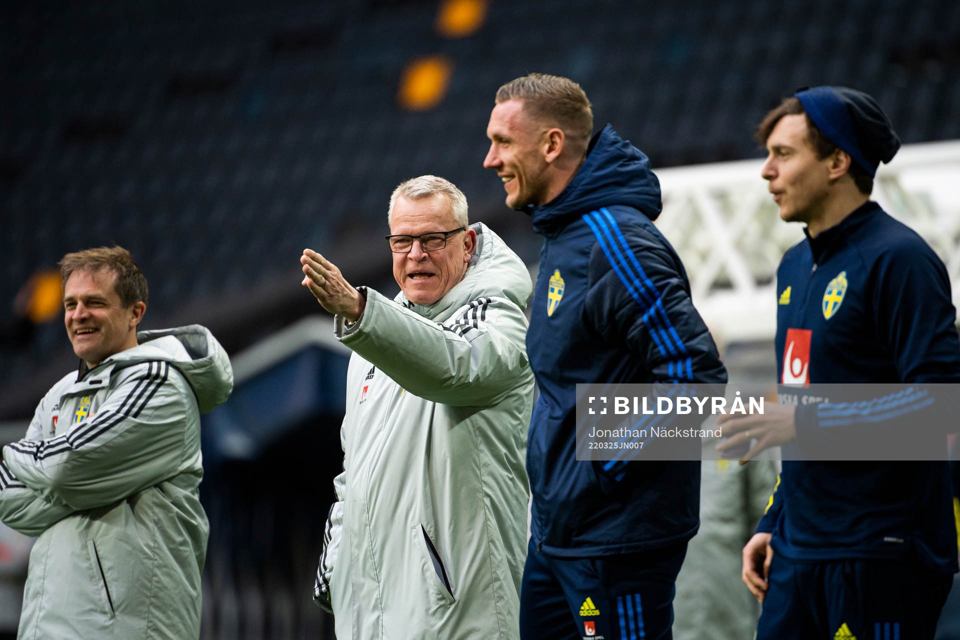 Head coach Janne Andersson, goalkeeper Robin Olsen and
