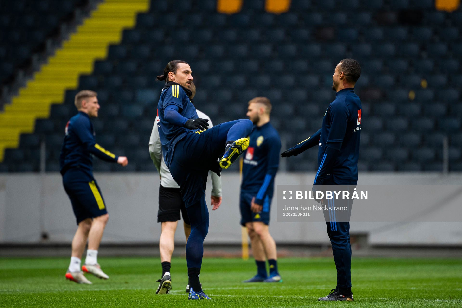 Zlatan Ibrahimović and Robin Quaison of Sweden