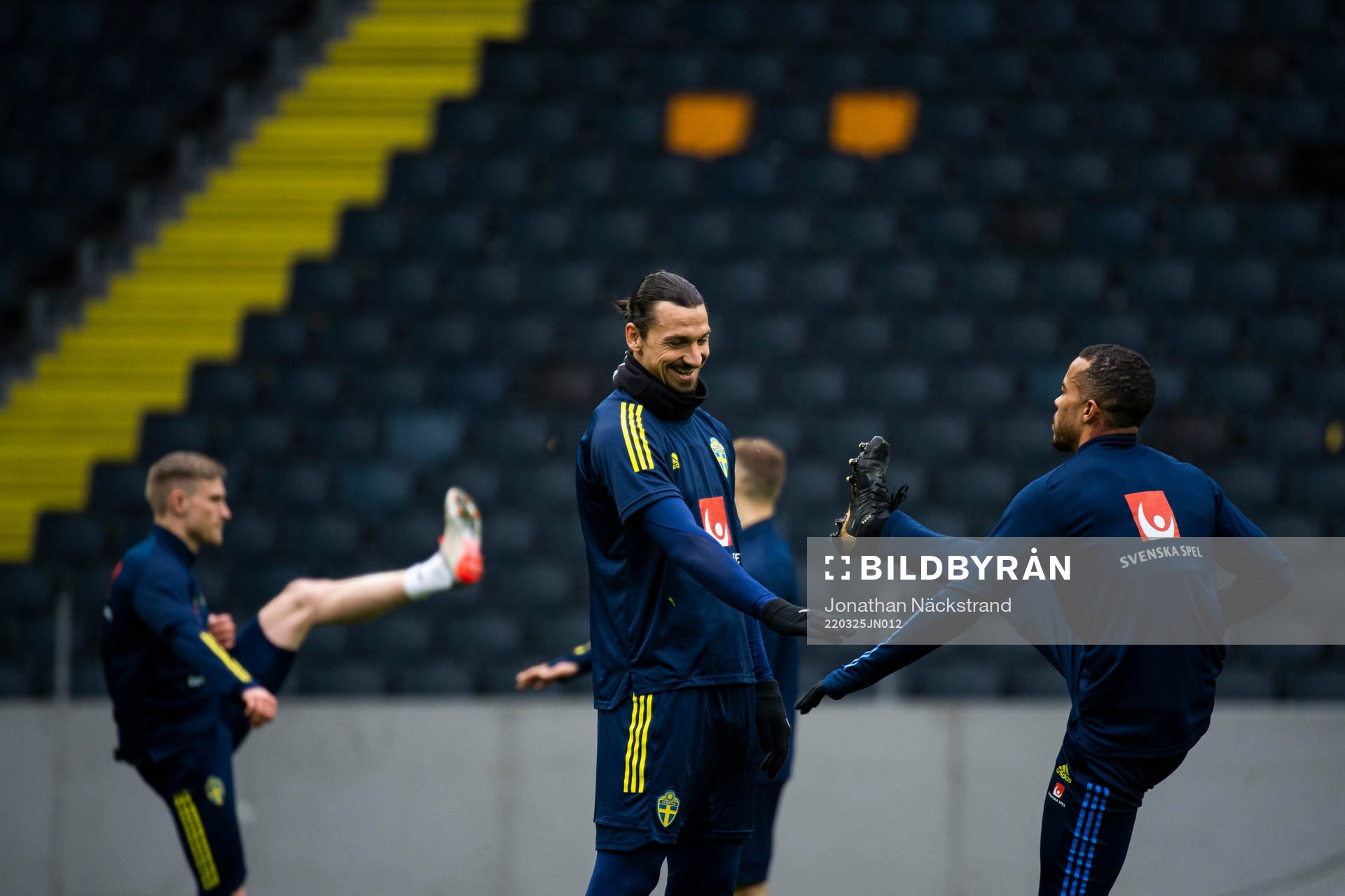 Zlatan Ibrahimović and Robin Quaison of Sweden