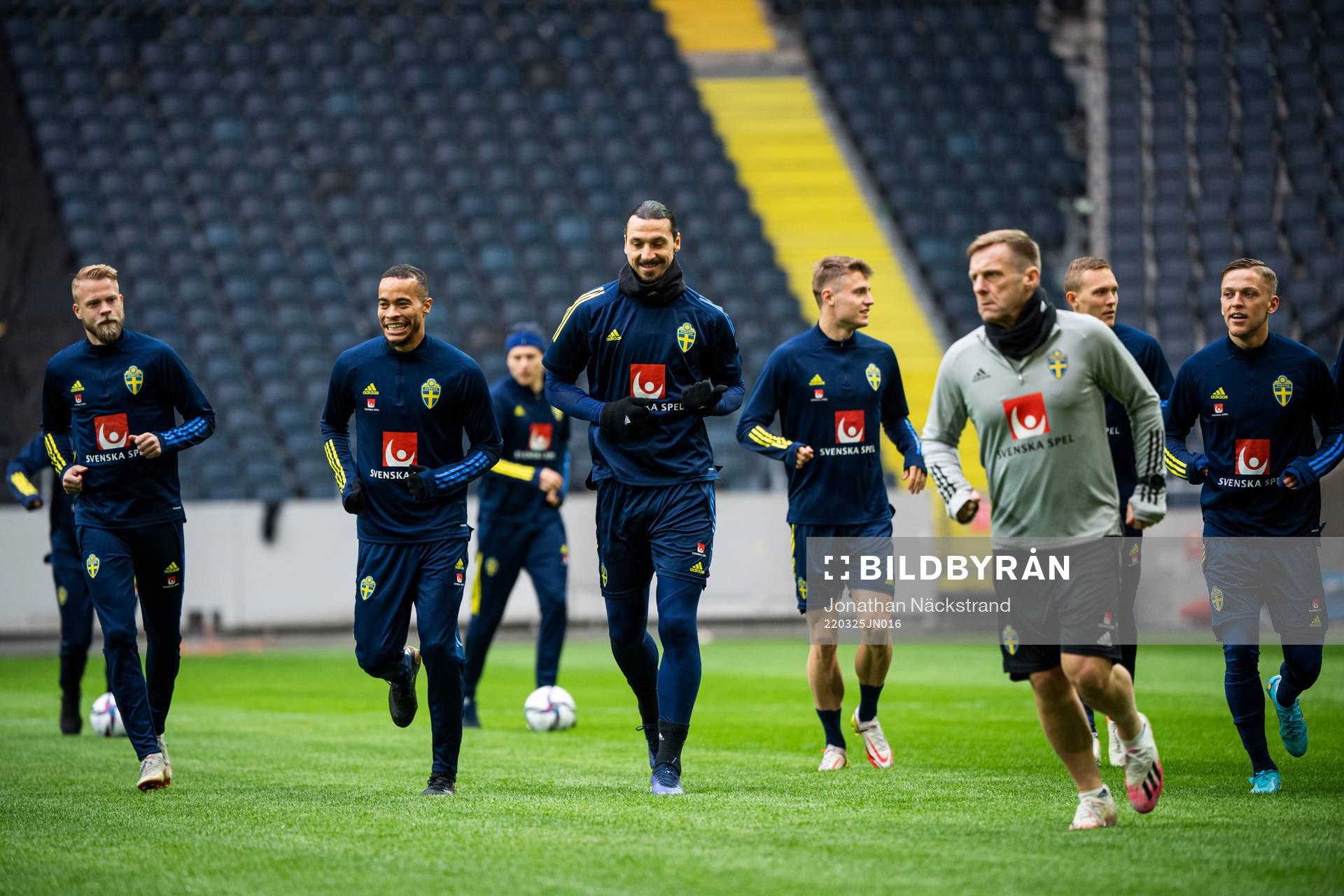 Zlatan Ibrahimović and Robin Quaison of Sweden