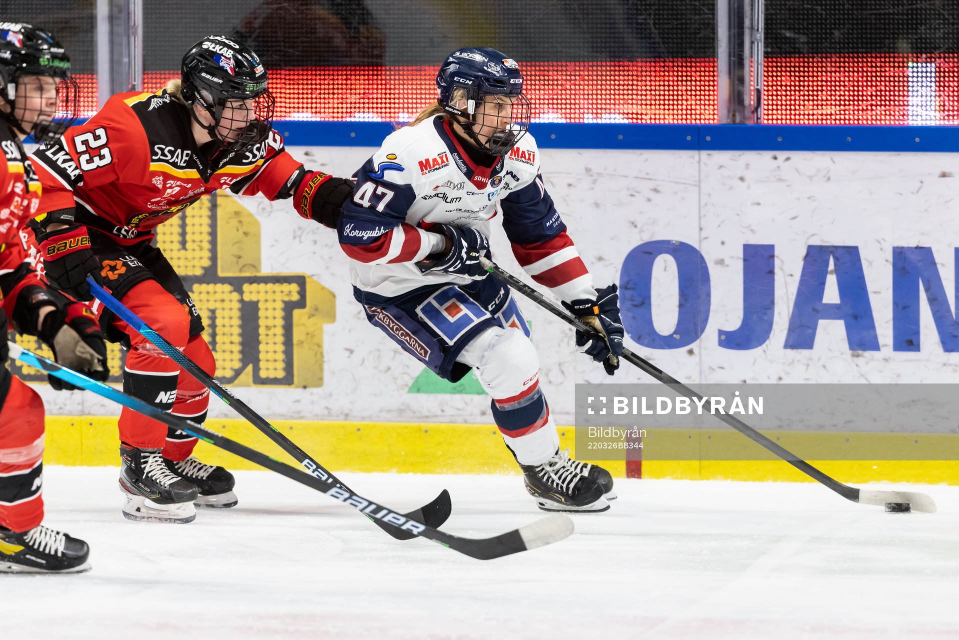 Linköpings Lenka Serdar och Luleås Pernilla Forsgren