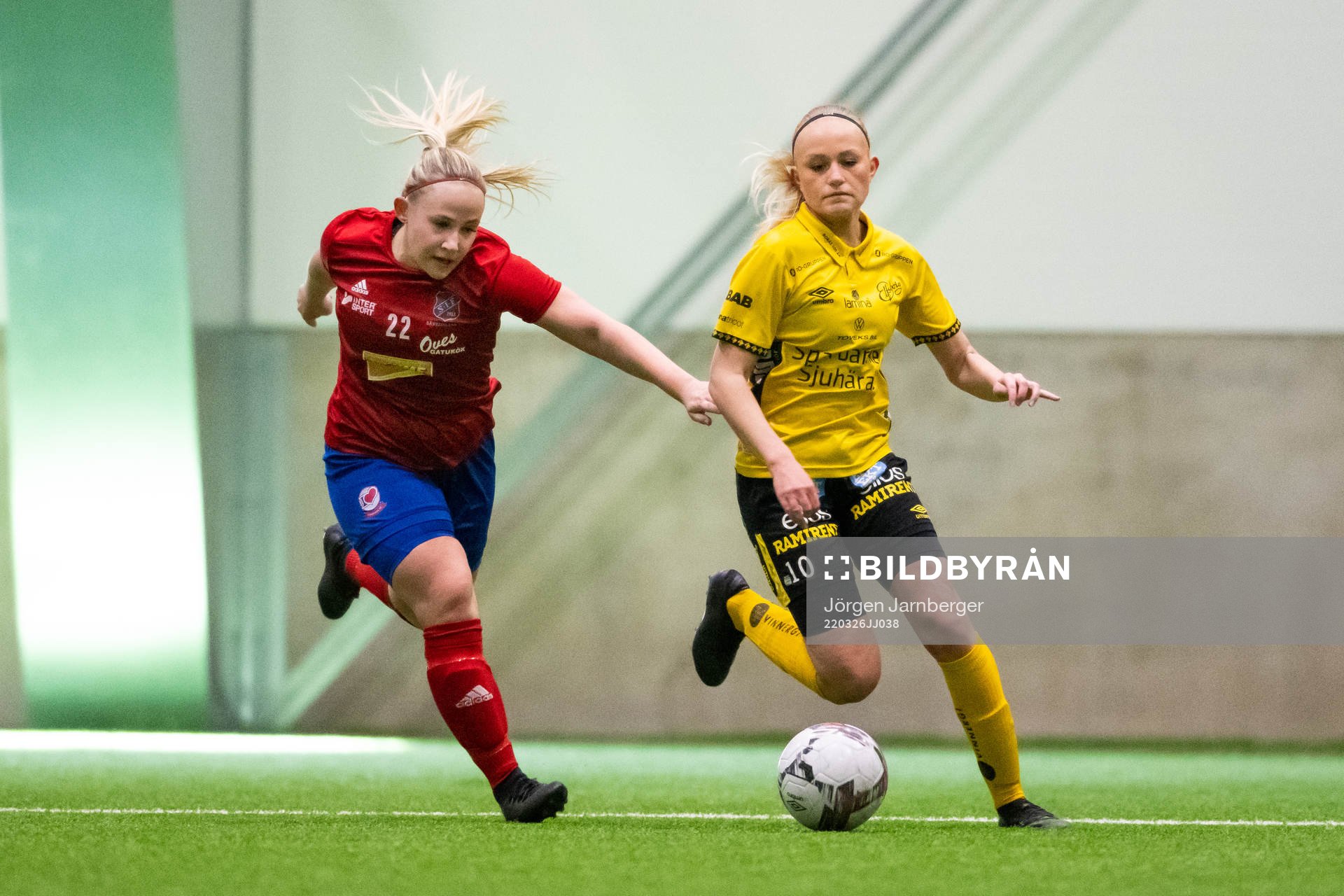 Sävedalens Emma Wahlsten och Elfsborgs Matilda Ståhlbom
