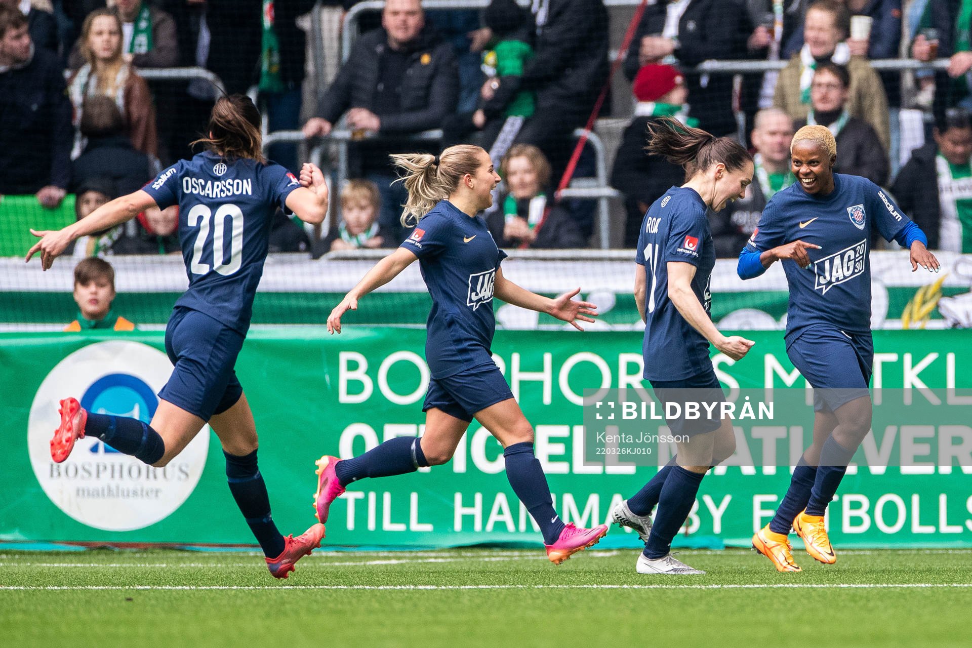 Eskilstunas Ngozi Sonia Okobi-Okeoghene jublar efter 0-1 under fotbollsmatchen i Damallsvenskan mellan Hammarby och Eskilstuna United den 26 mars 2022 i Stockholm.