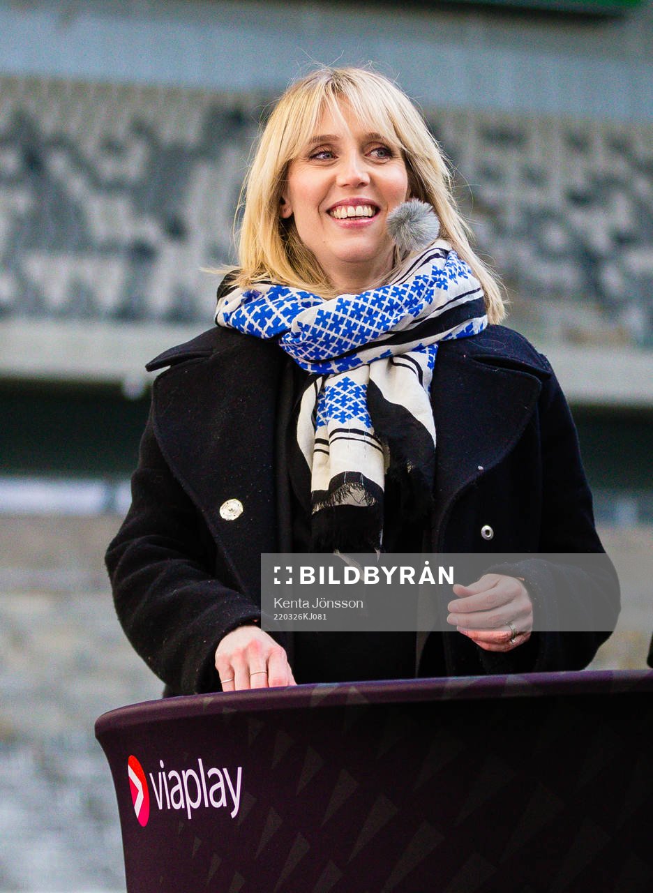 Viasat Sports Lovisa Giertta i TV-studion