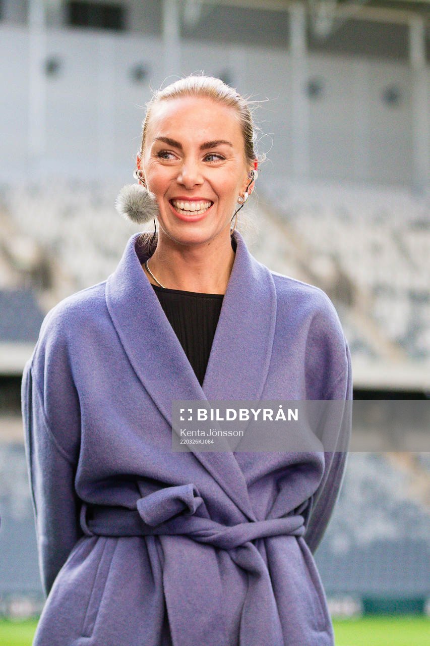 Viasat Sports Petronella Ekroth i TV-studion
