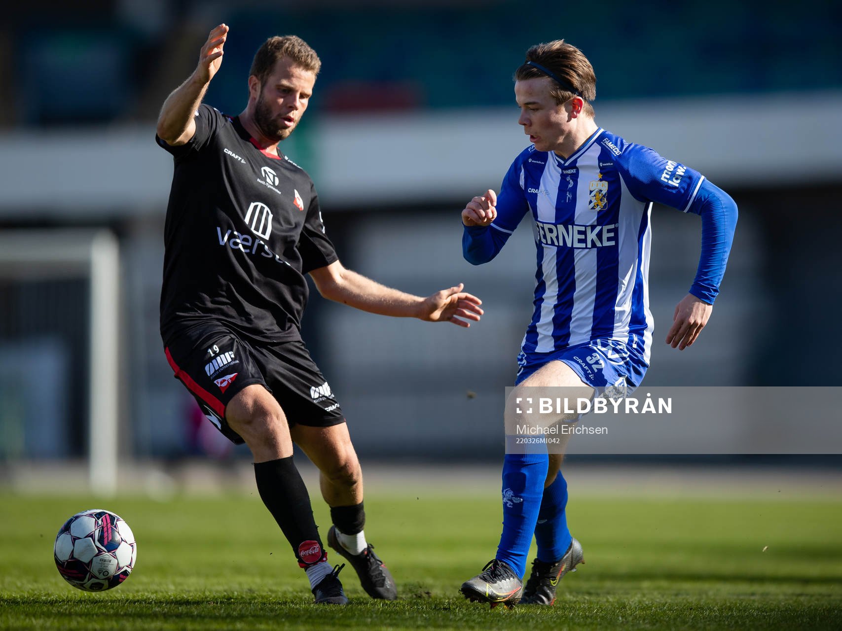 Fredrikstads Olav Öby och IFK Göteborgs Anton Pärleholt under träningsmatchen i fotboll mellan IFK Göteborg och Fredrikstad den 26 mars 2022 i Göteborg.