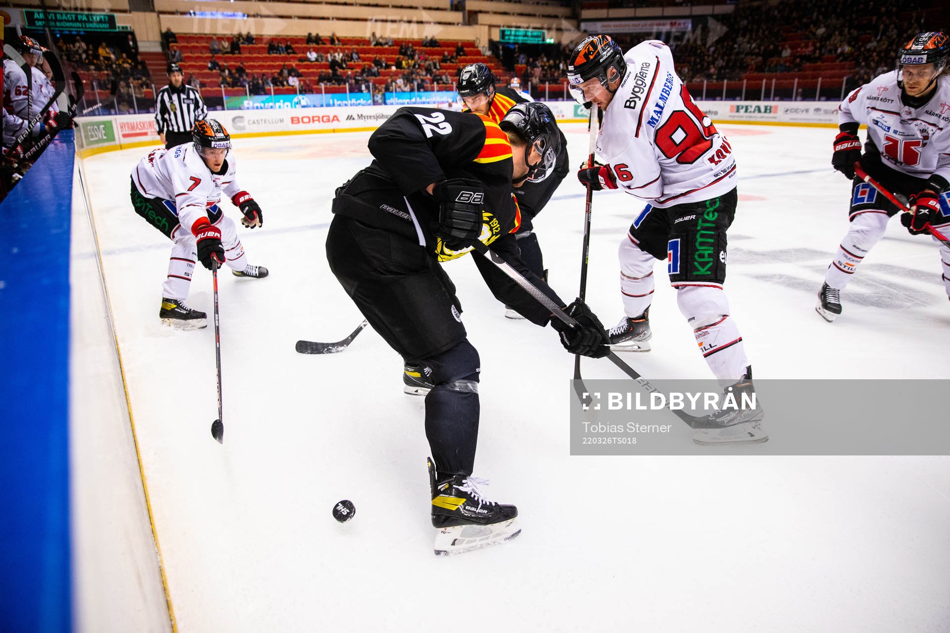 Brynäs Adam Pettersson och Örebros Robin Kovacs