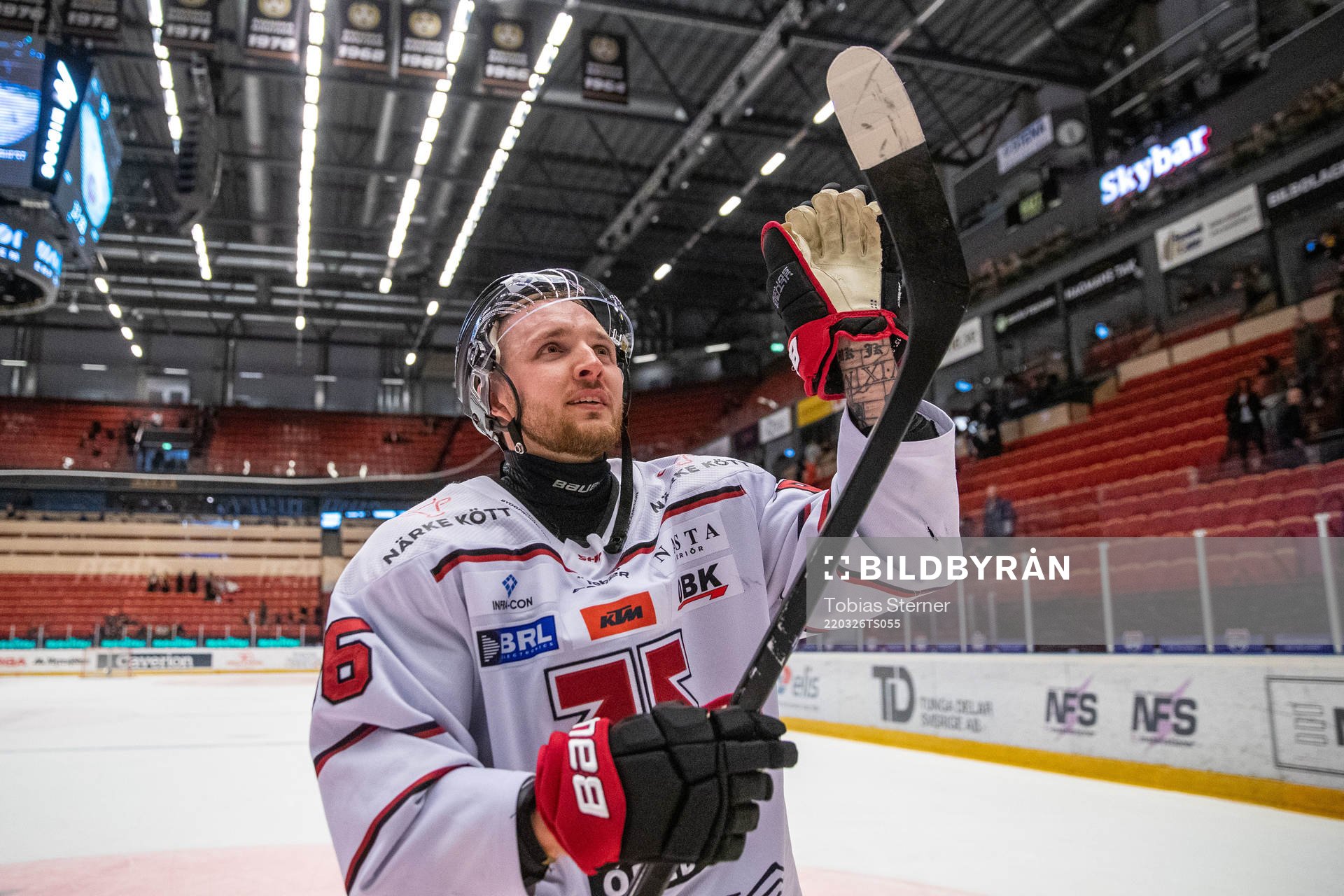 Örebros Robin Kovacs jublar