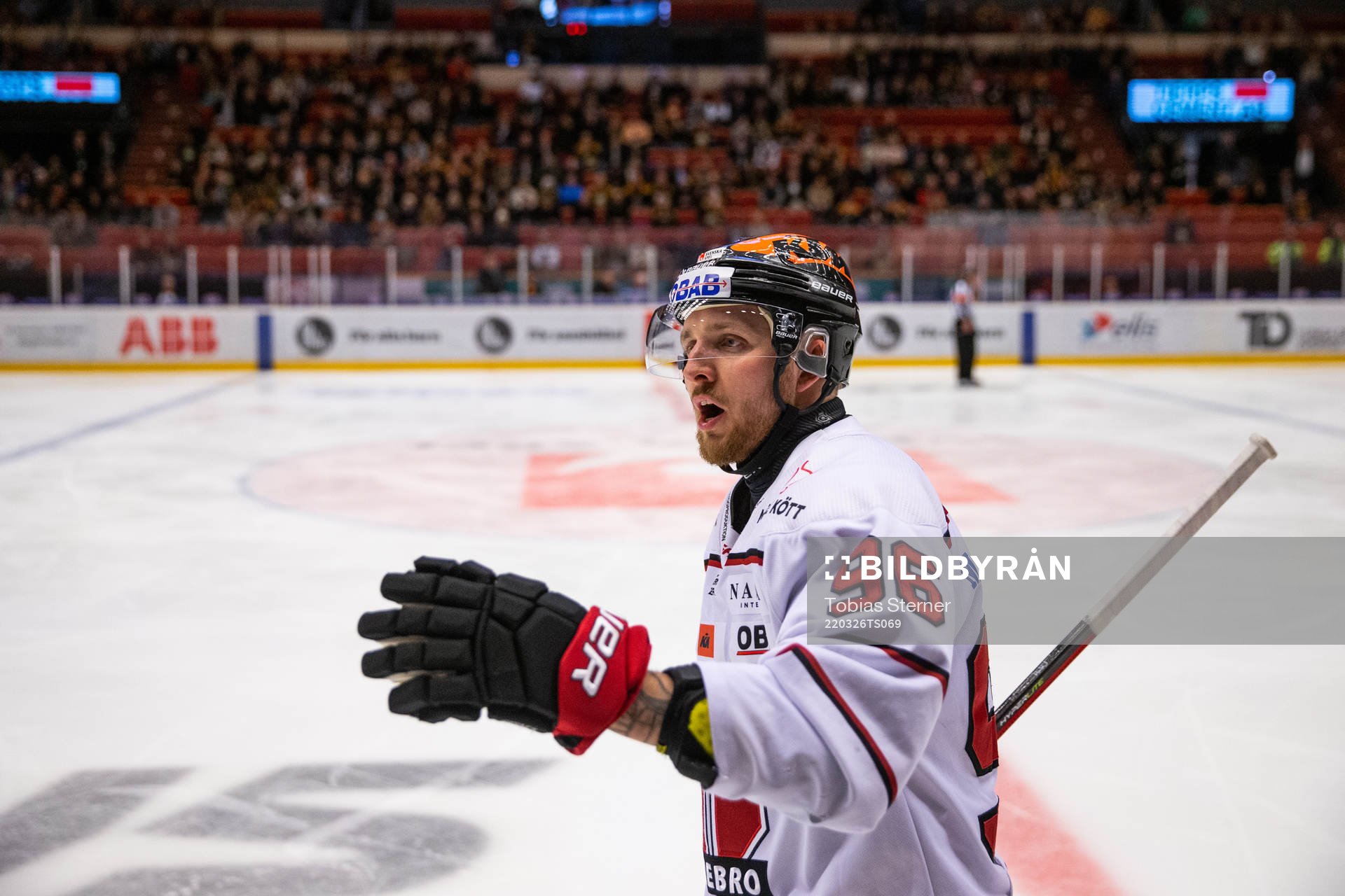 Örebros Robin Kovacs  jublar