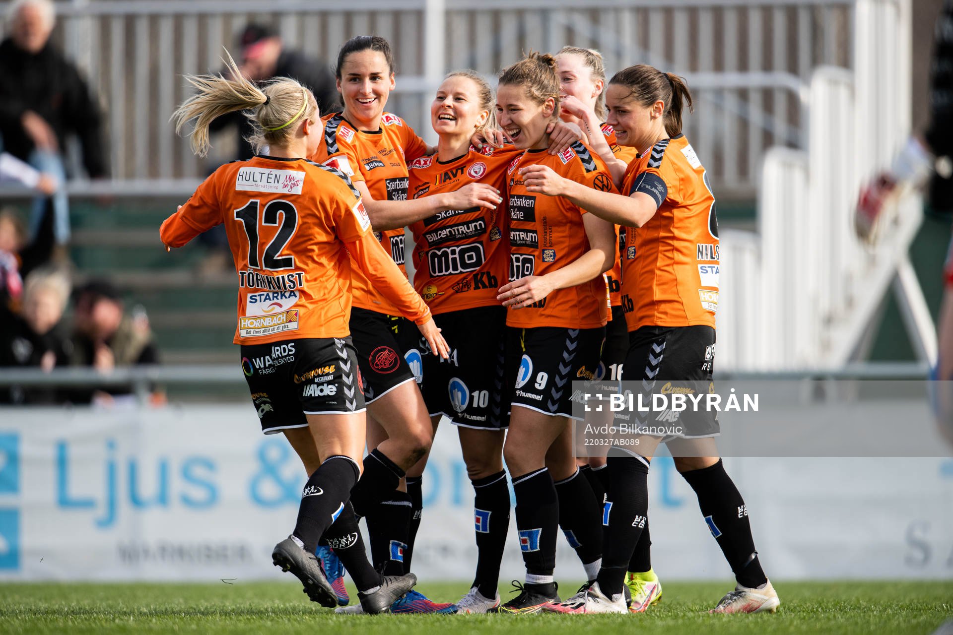 Kristianstads Tabitha Tindell jublar under fotbollsmatchen i Damallsvenskan mellan Kristianstad och Kalmar den 27 mars 2022 i Kristianstad.