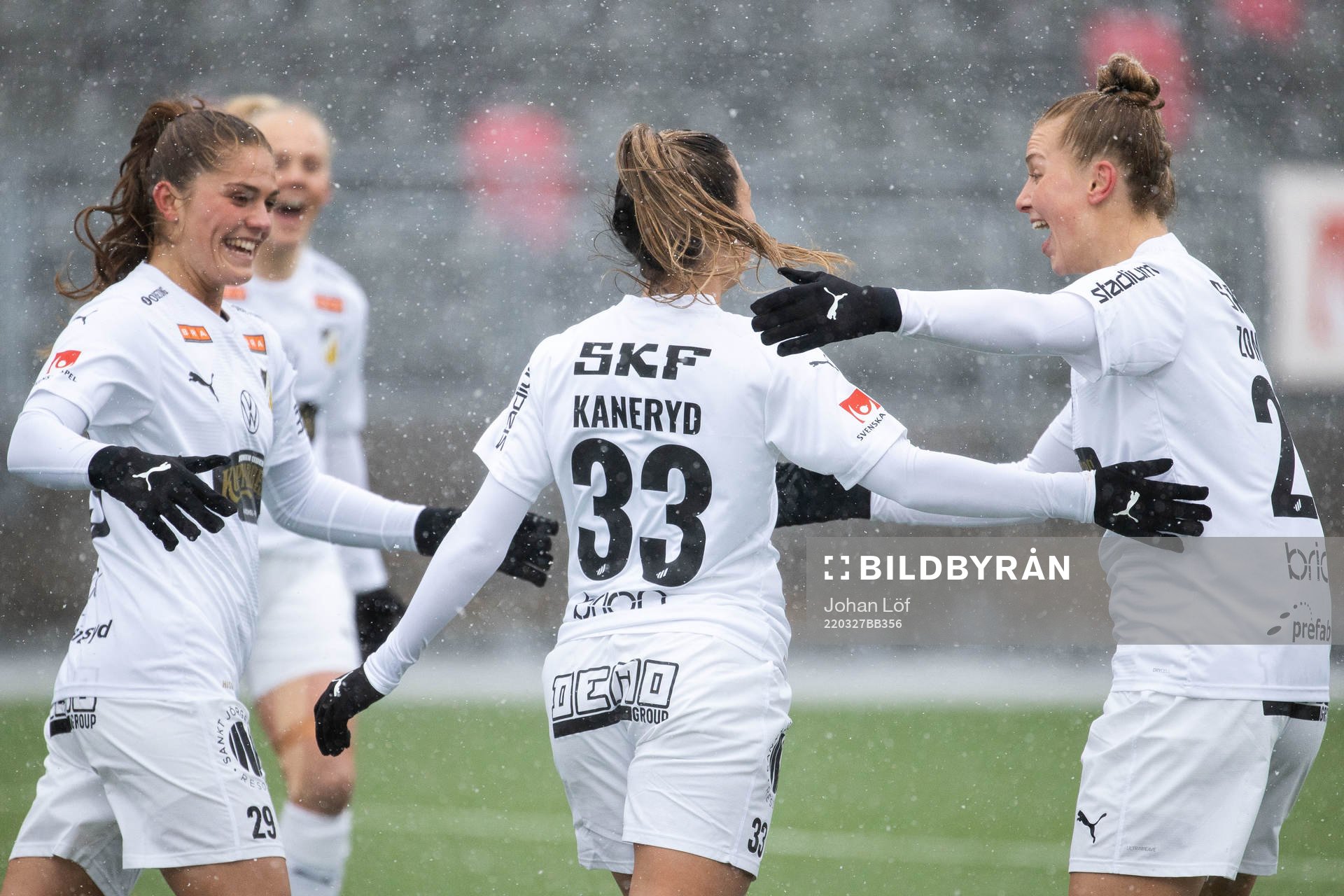 Häckens spelare jublar