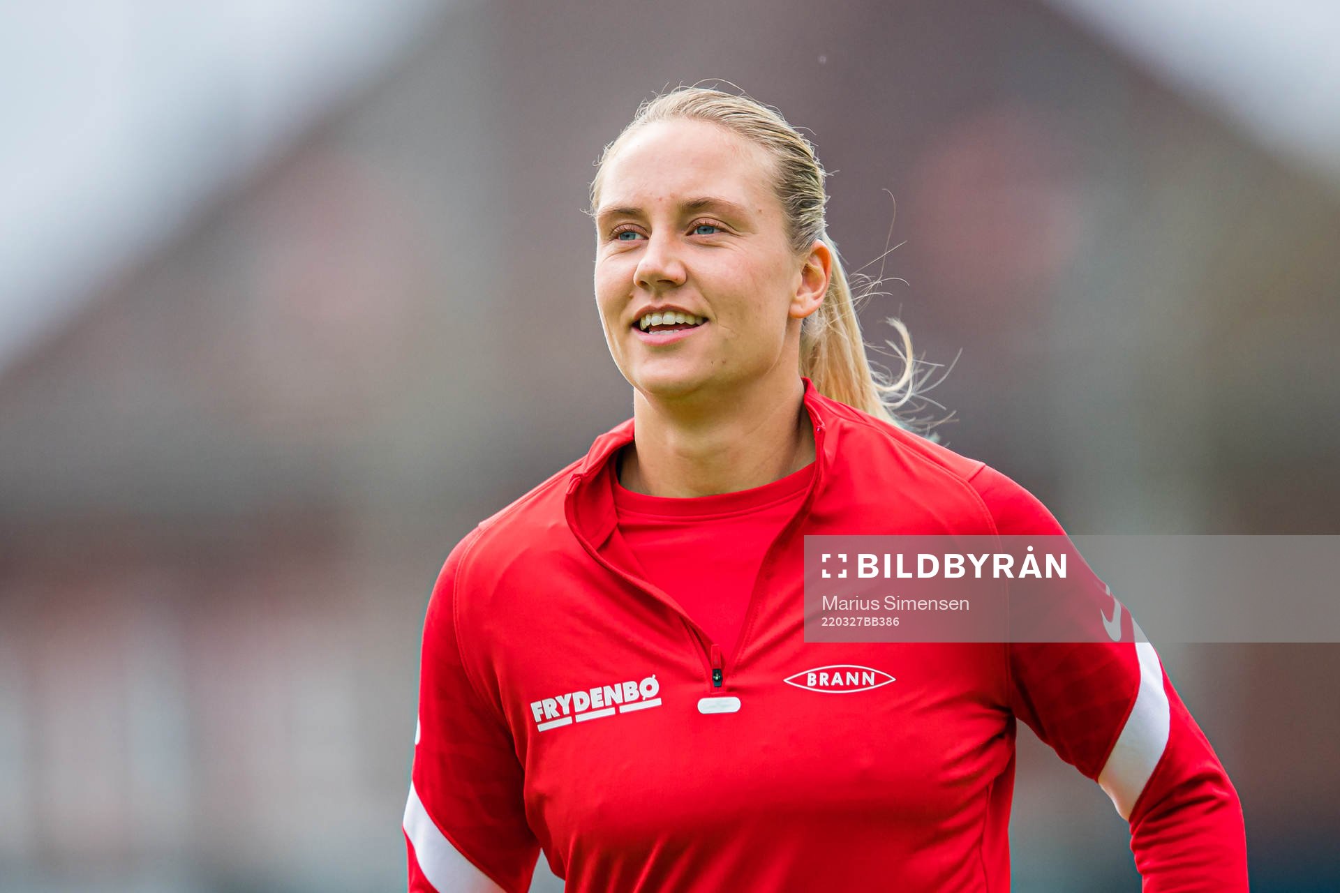 Lisa Fjeldstad Naalsund of Brann warms up