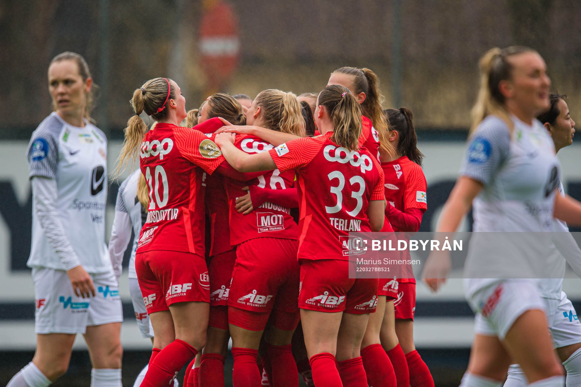 Lisa Fjeldstad Naalsund of Brann celebrates