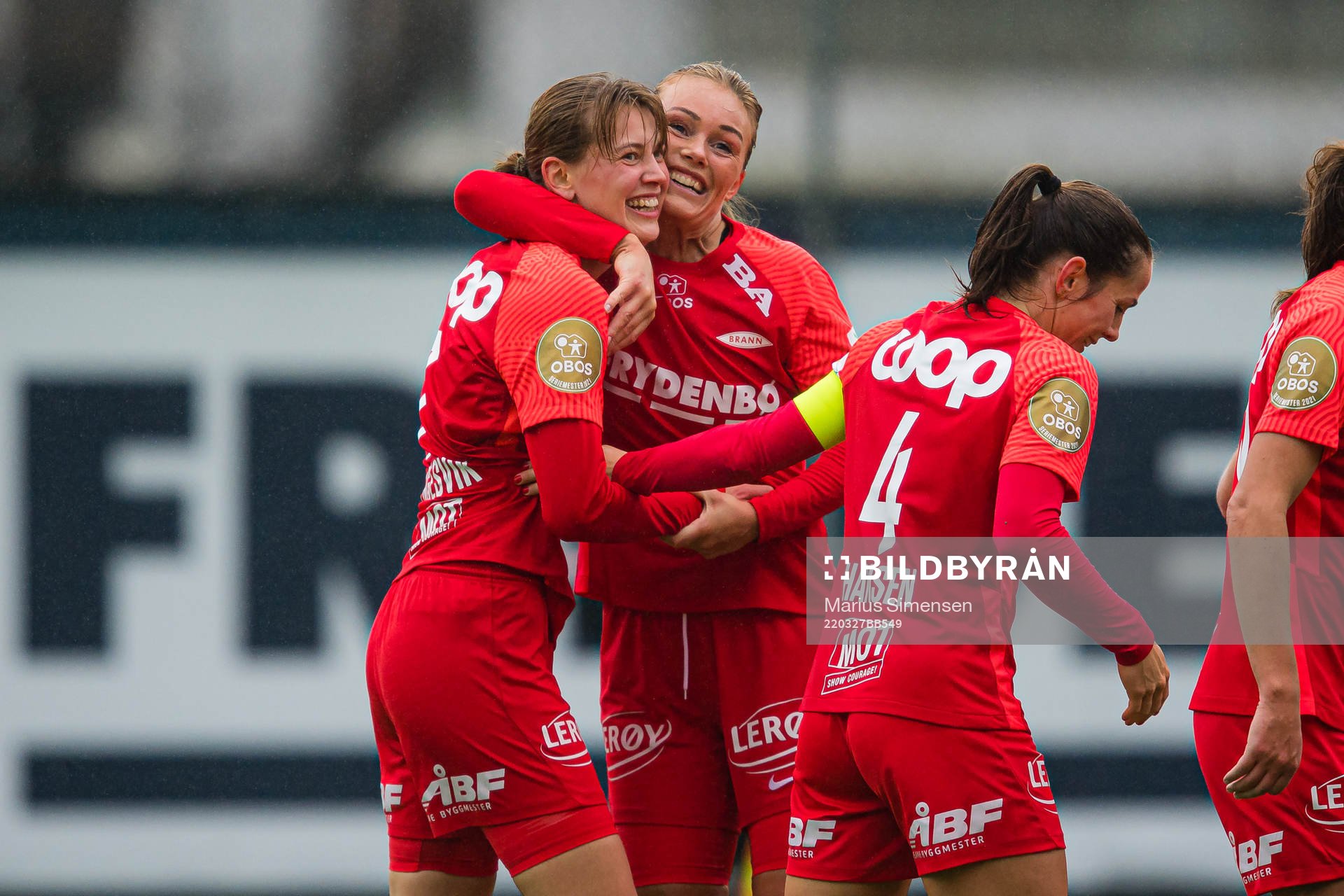 Rakel Engesvik of Brann celebrates with Ingrid Østervold