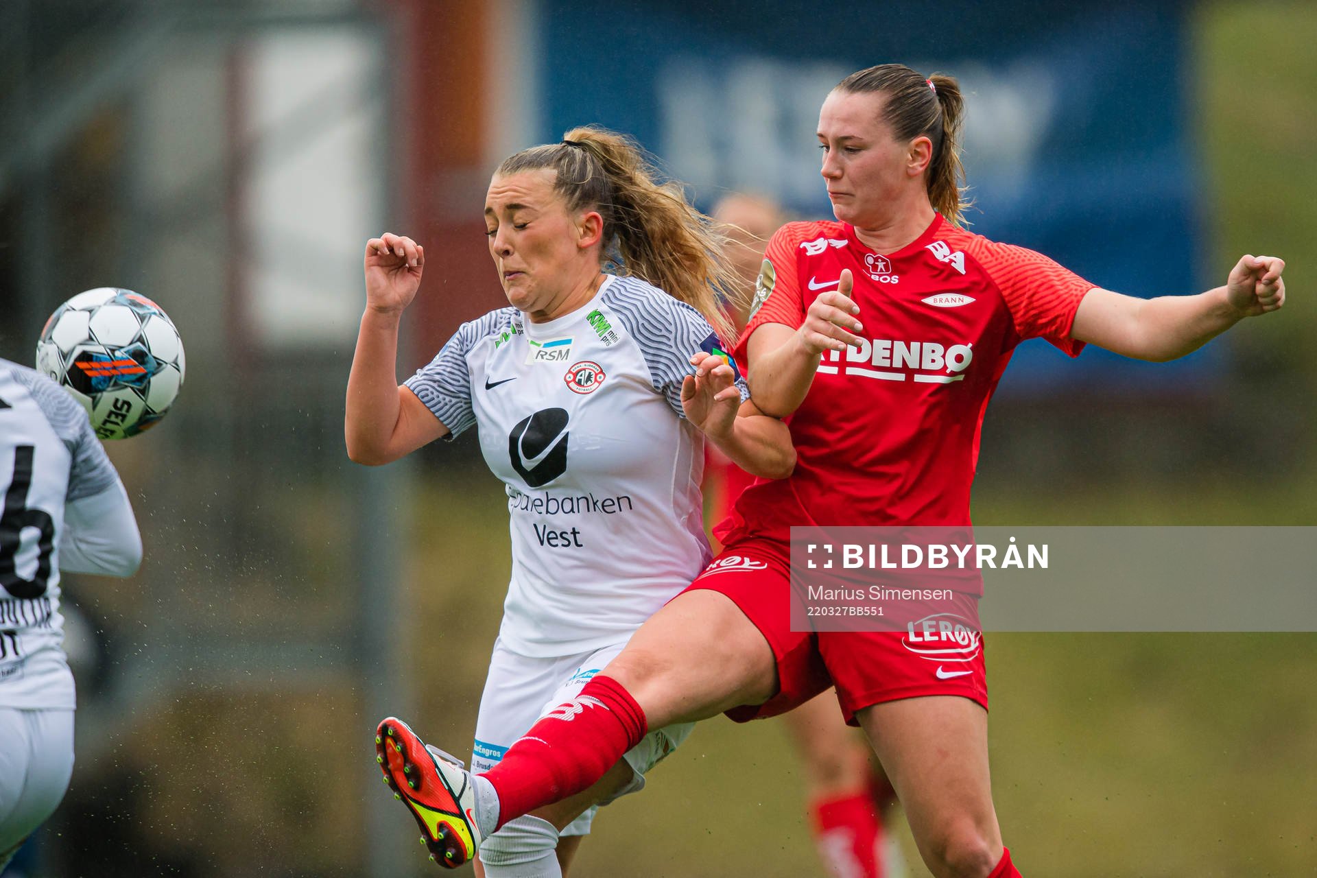 Helene Lokøy Gloppen of Arna-Bjørnar and Elisabeth