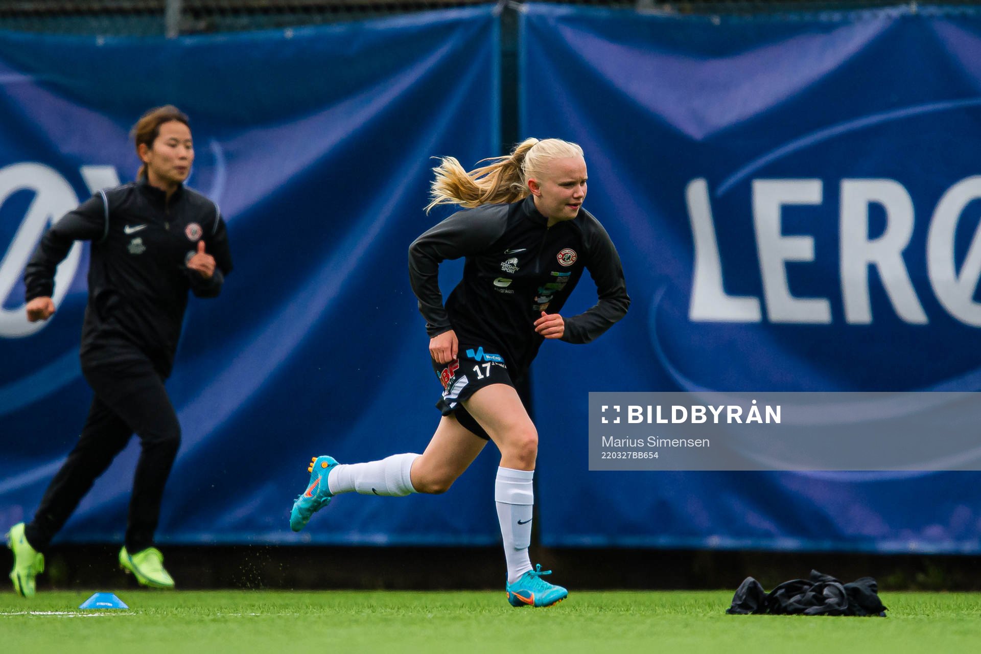 Linnéa Solvoll Laupstad of Arna-Bjørnar warms up