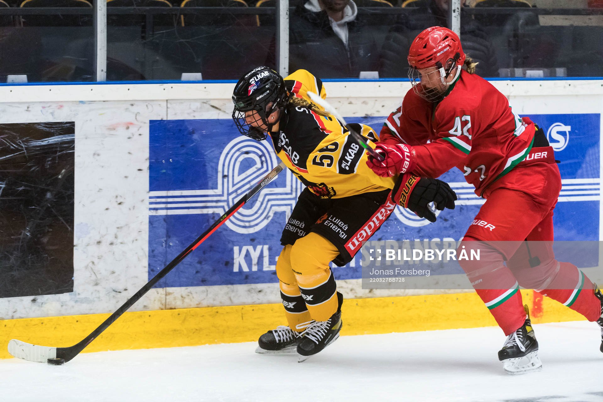 Luleås Klara Kenttälä och Modos Emma Goding