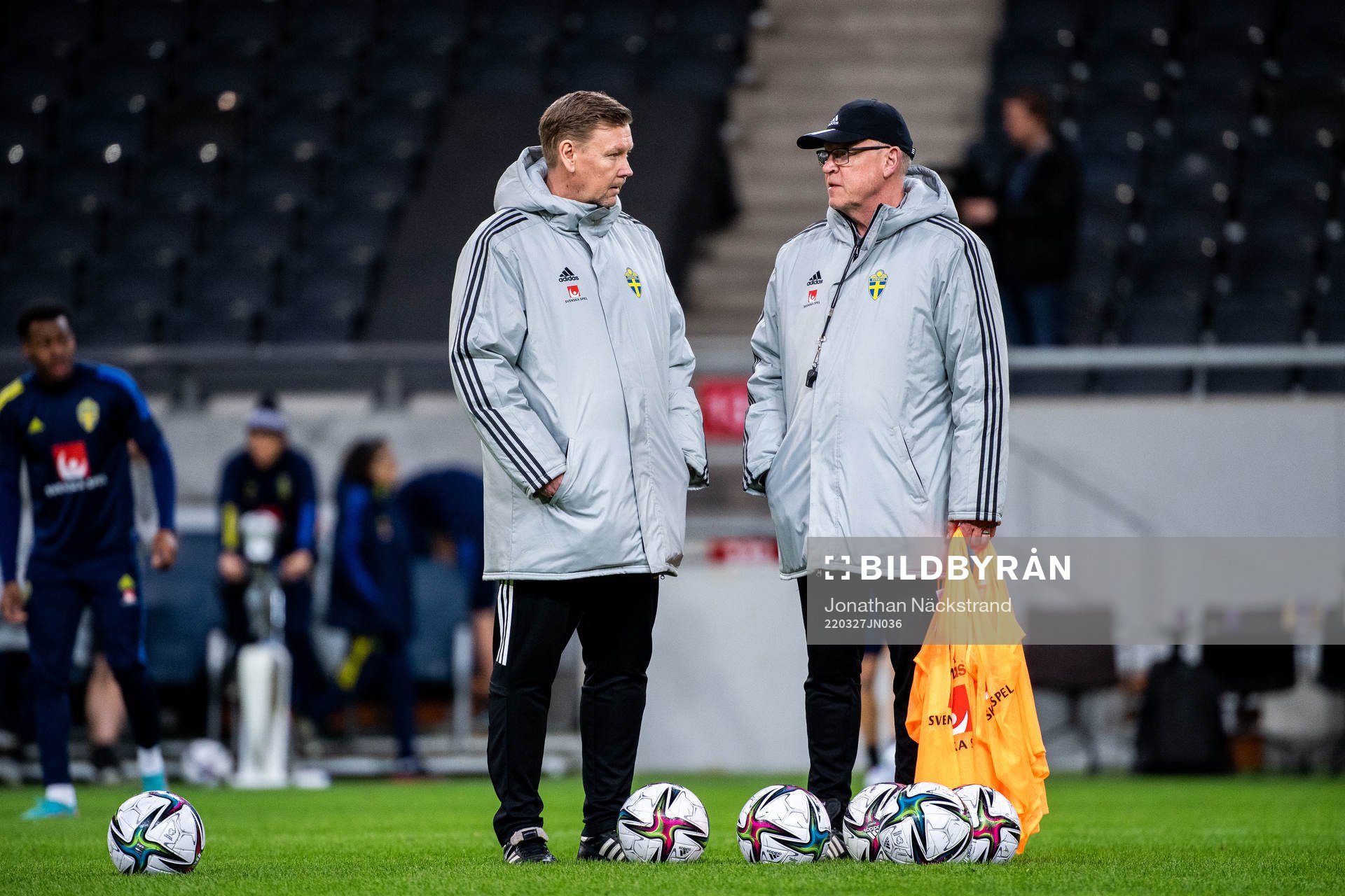 Assistant coach Peter Wettergren and head coach Janne