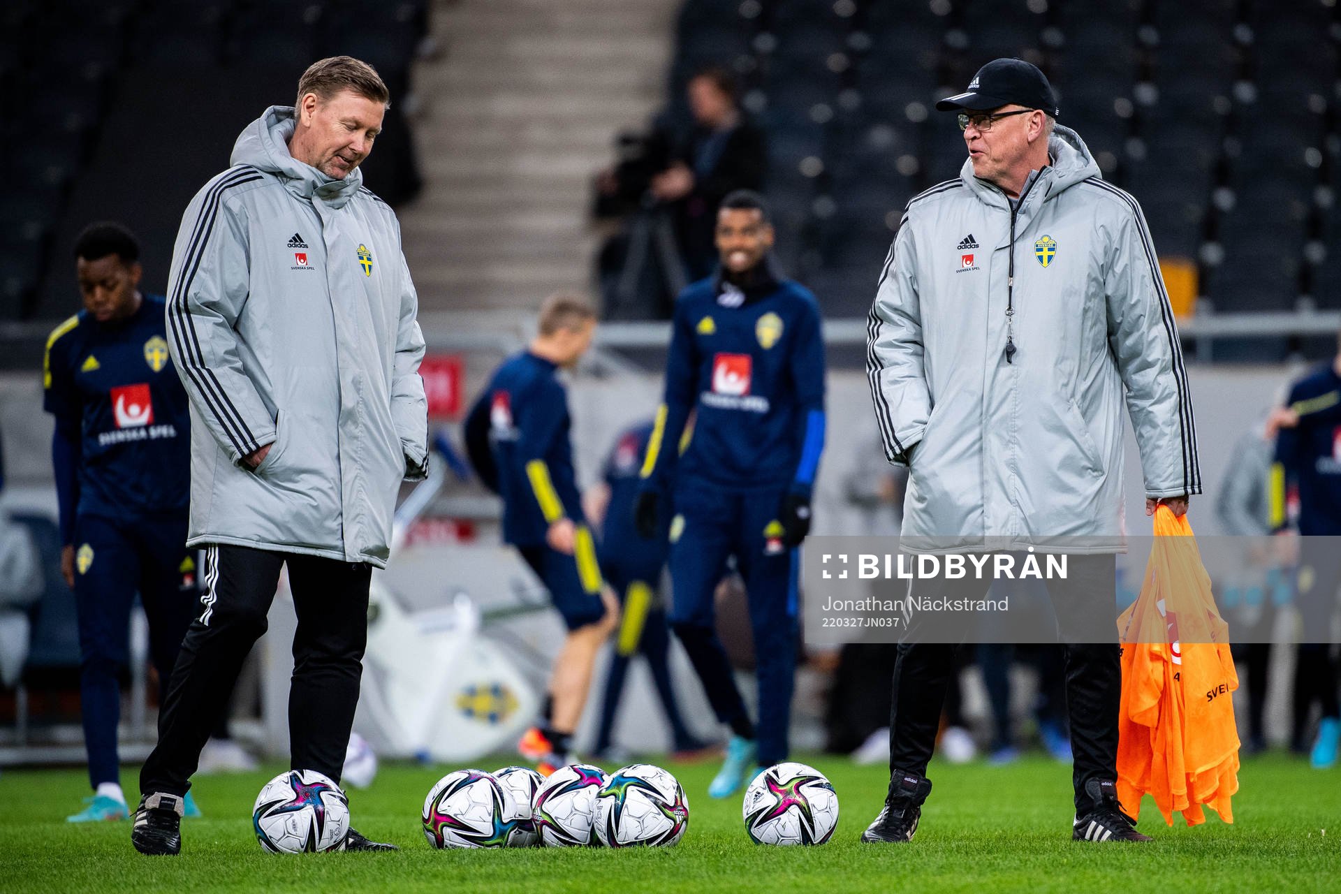 Assistant coach Peter Wettergren and head coach Janne