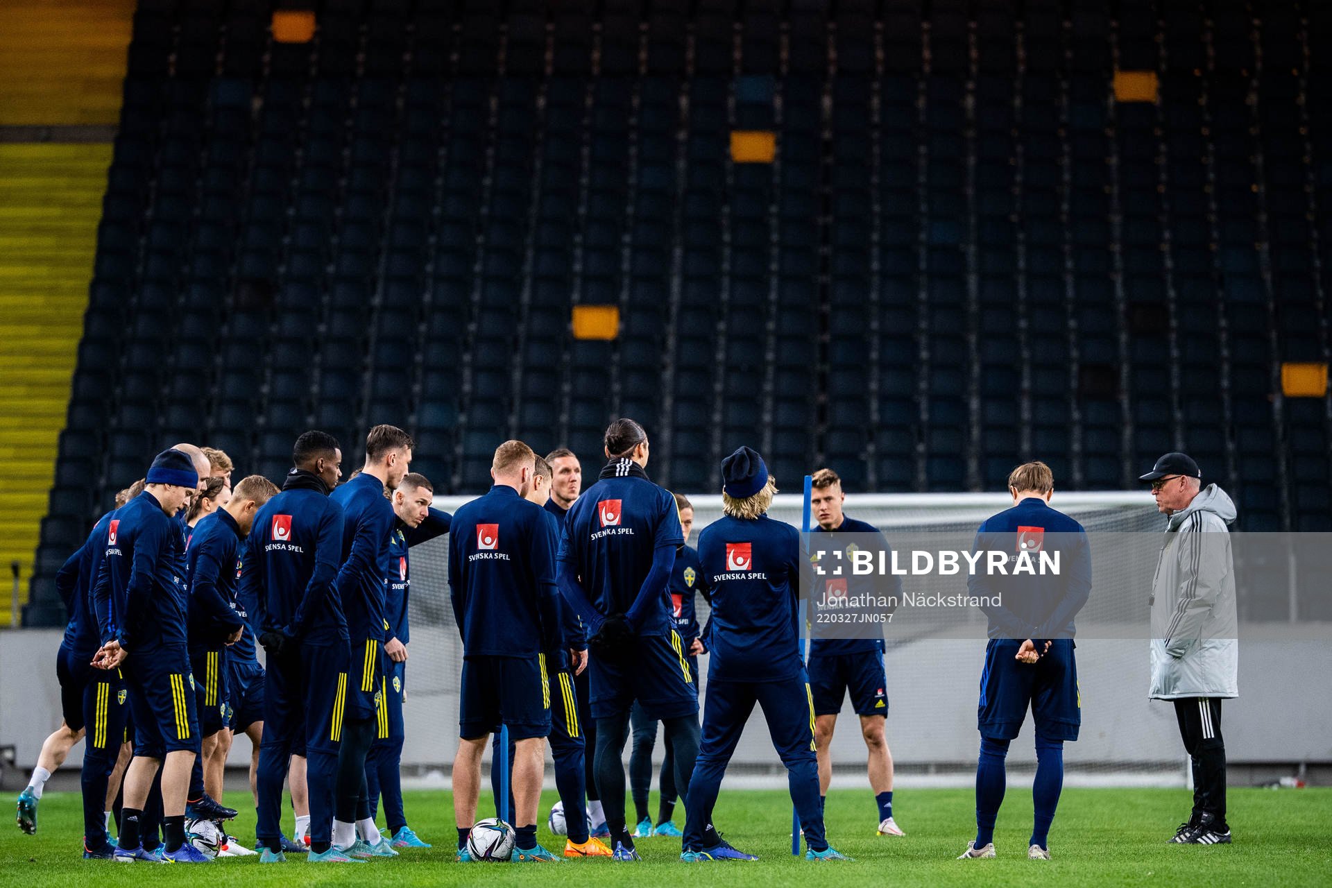 Players of Sweden and head coach Janne Andersson