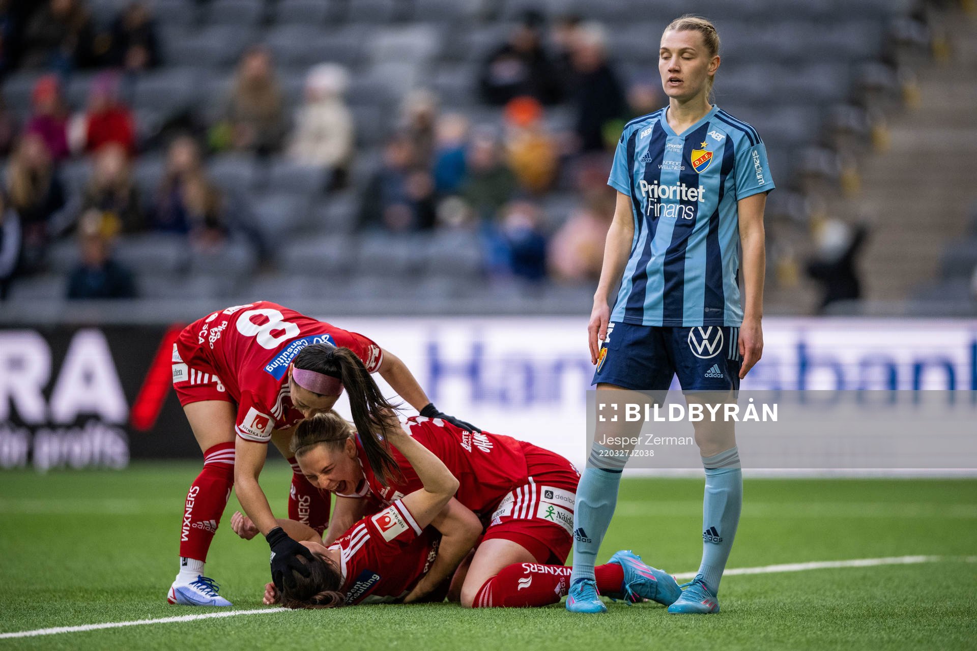 Djurgårdens Sara Olai deppar samtidigt som Piteås Josefin