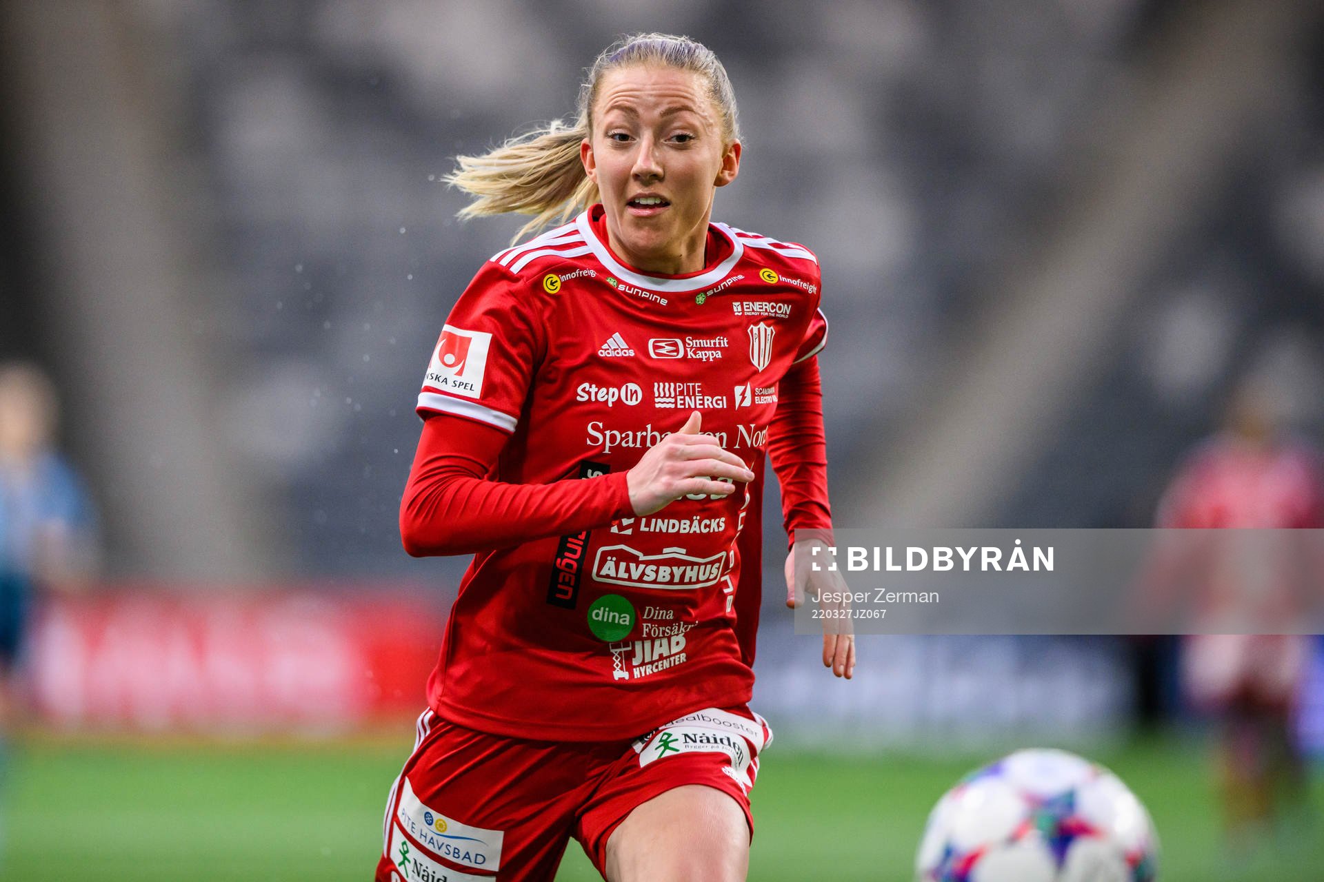 Piteås Cajsa Hedlund under fotbollsmatchen i Damallsvenskan mellan Djurgården och Piteå den 27 mars 2022 i Stockholm. 