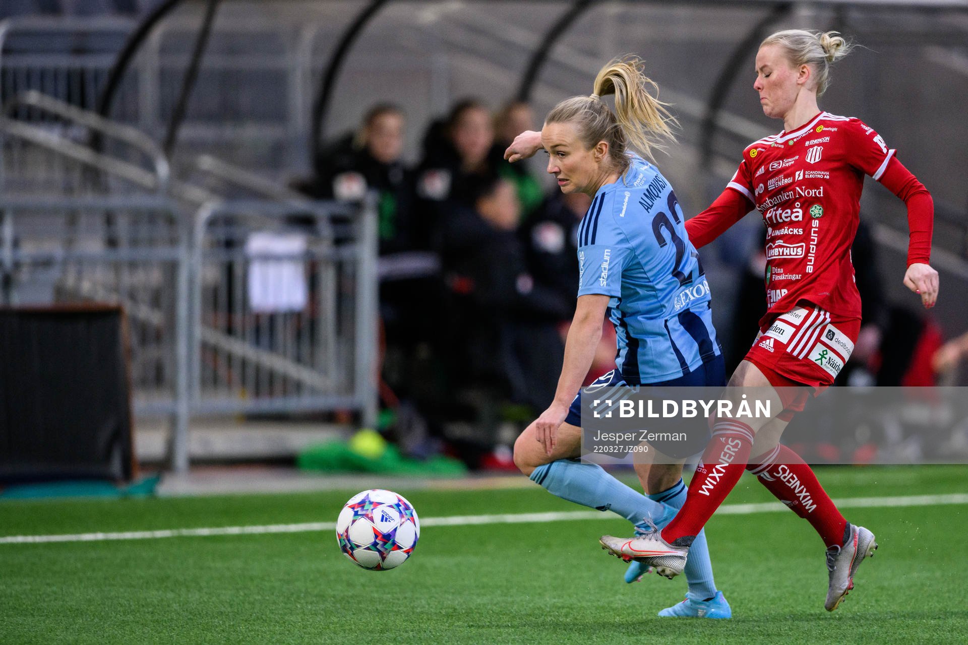 Djurgårdens Tove Almqvist under fotbollsmatchen i Damallsvenskan mellan Djurgården och Piteå den 27 mars 2022 i Stockholm. 