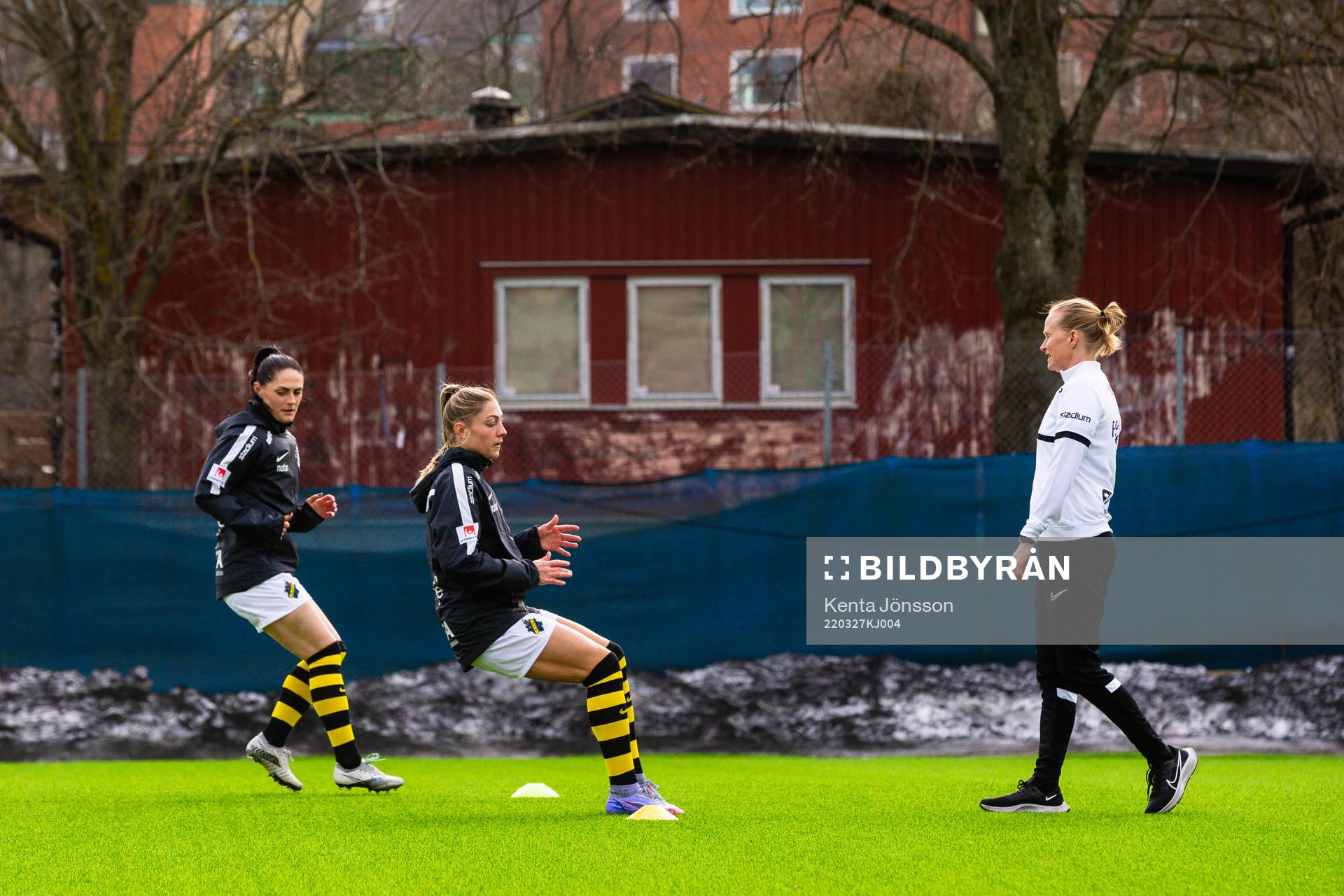 s Linda Hallin och Hannah Davison