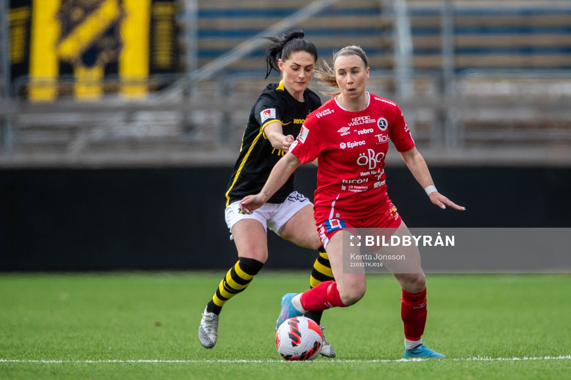 s Linda Hallin och Örebros Jenna Hellstrom