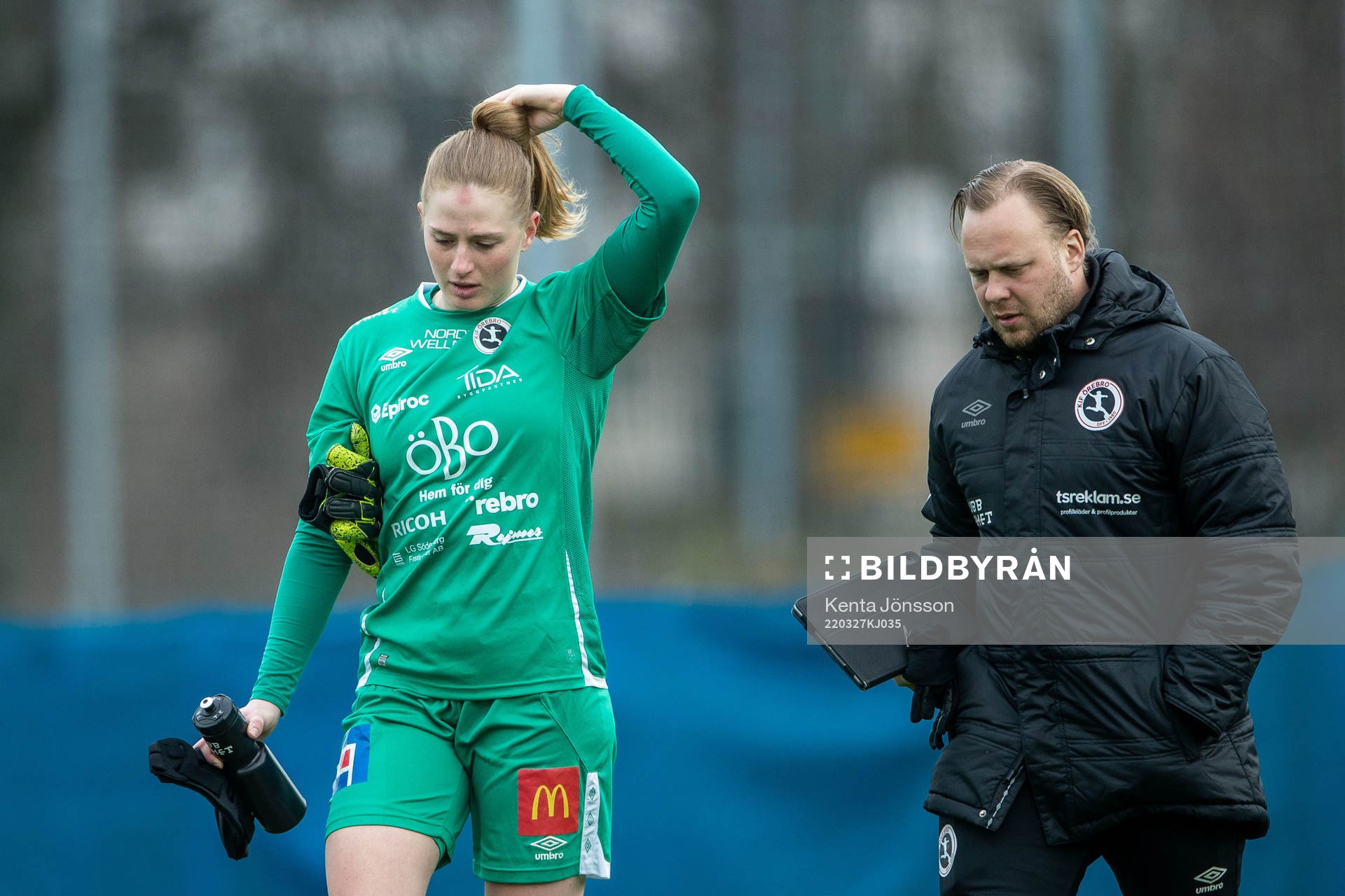 Örebros målvakt Tove Enblom deppar