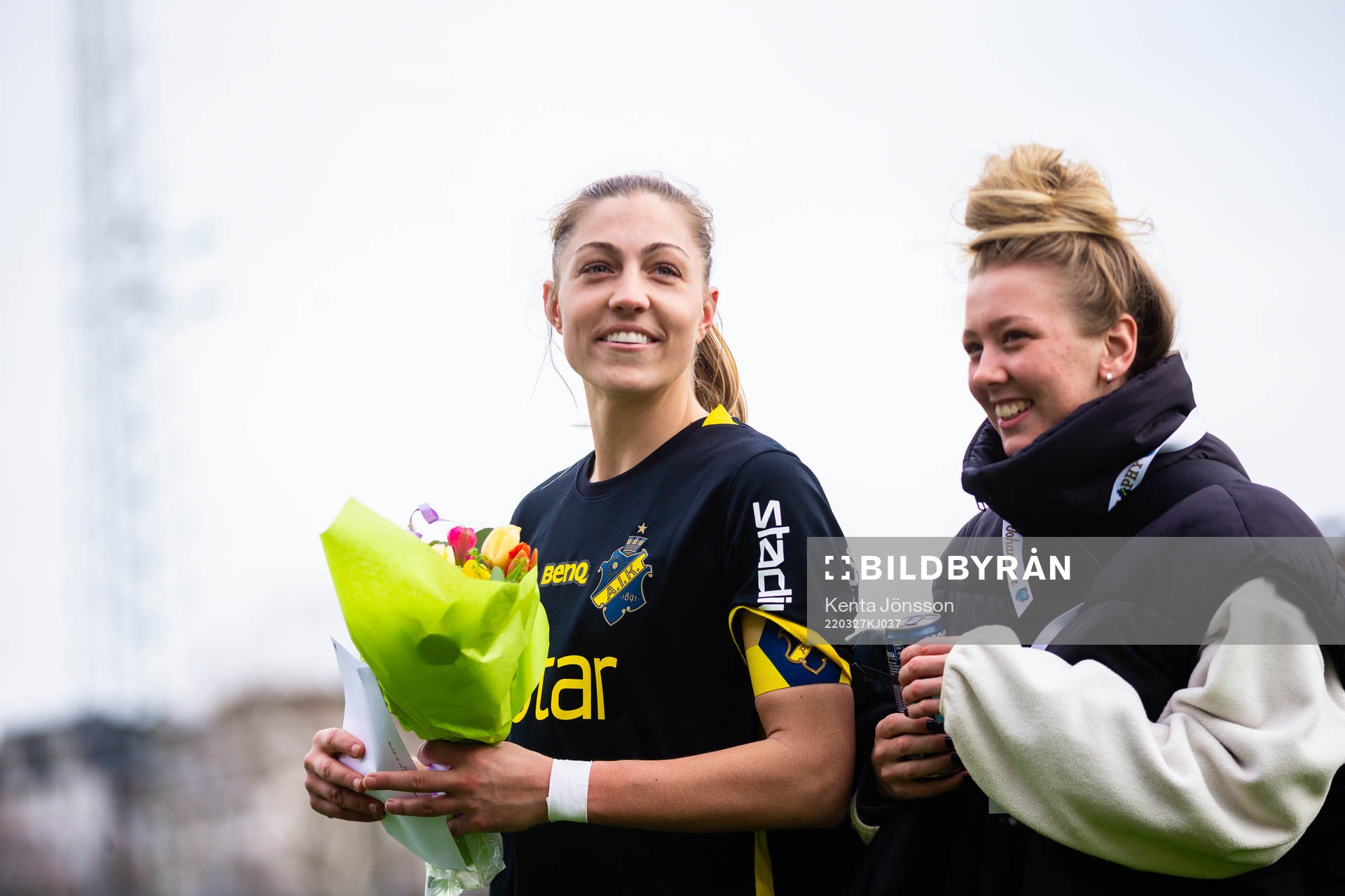 AIK:s Hannah Davison jublar efter fotbollsmatchen i Damallsvenskan mellan AIK och Örebro den 27 mars 2022 i Stockholm. 