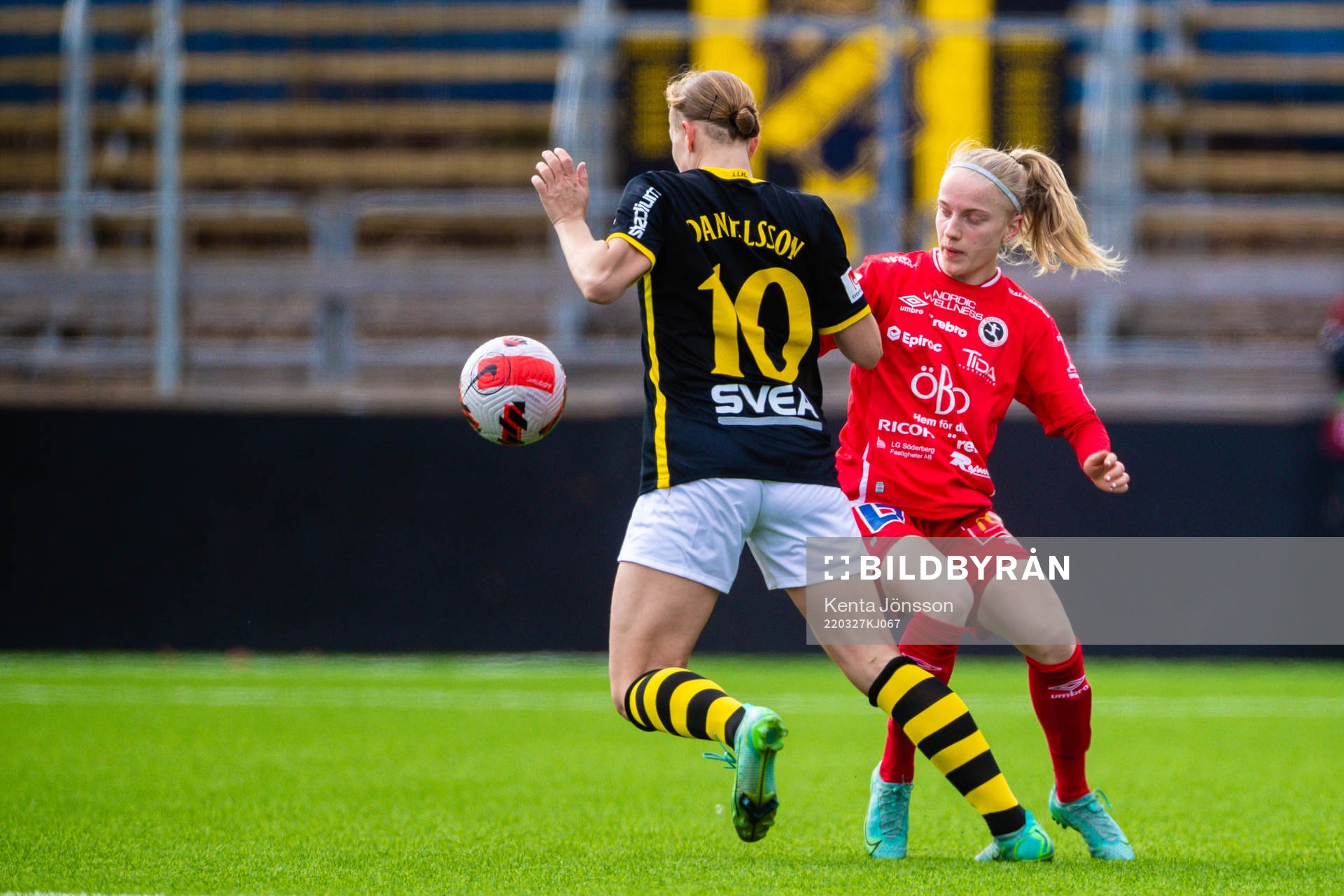 s Jenny Danielsson och Örebros Anna Sandberg
