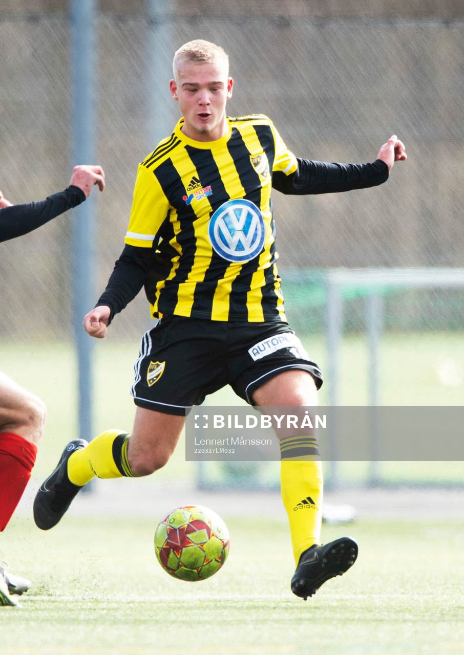 IFK Hässleholms Olle Kjellman Olblad i träningsmatchen mellan IFK Hässleholm och Eslövs BK i Hässleholm 27 mars 2022.