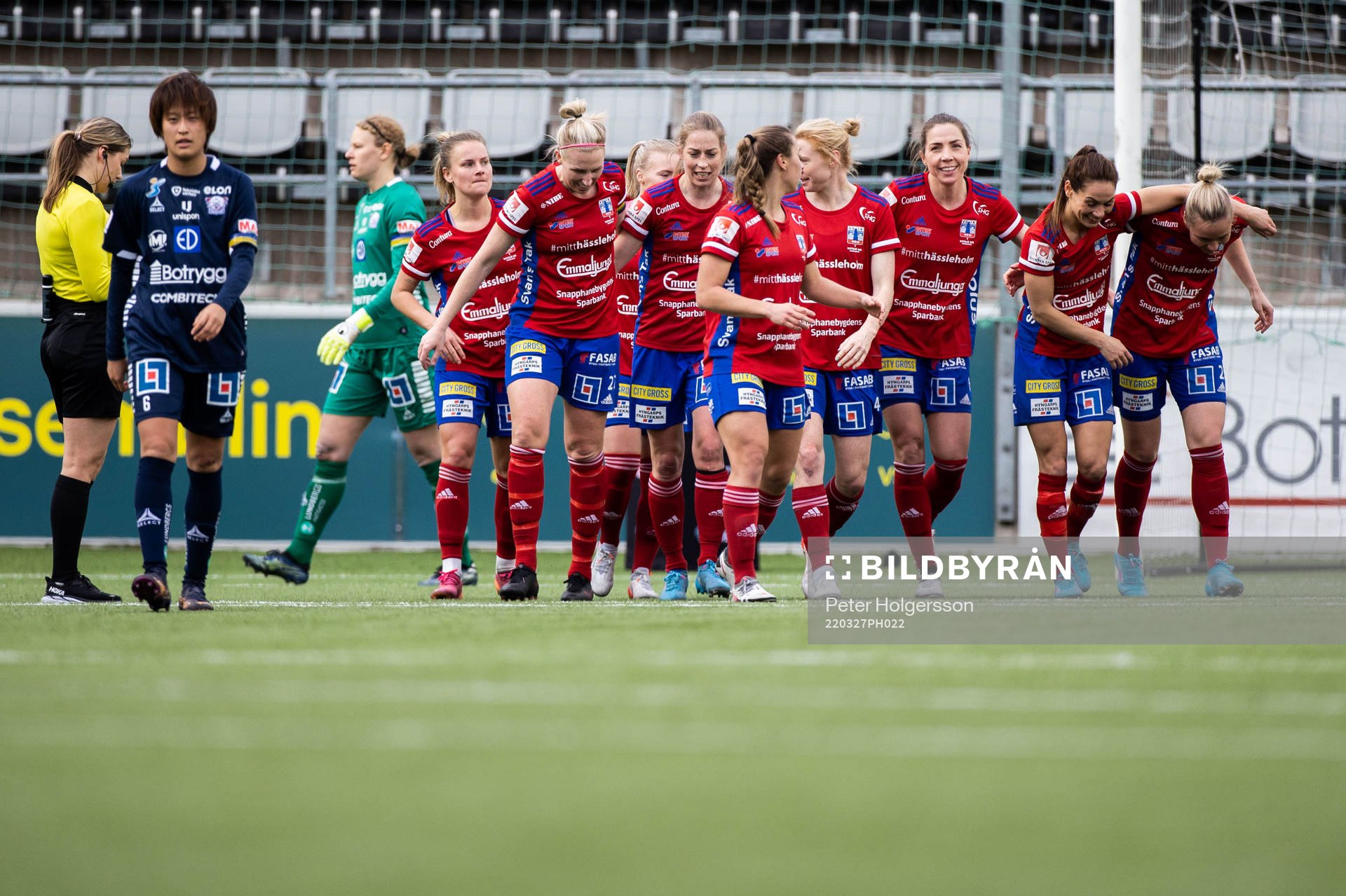 Vittsjös Linda Sällström jublar med lagkamrater