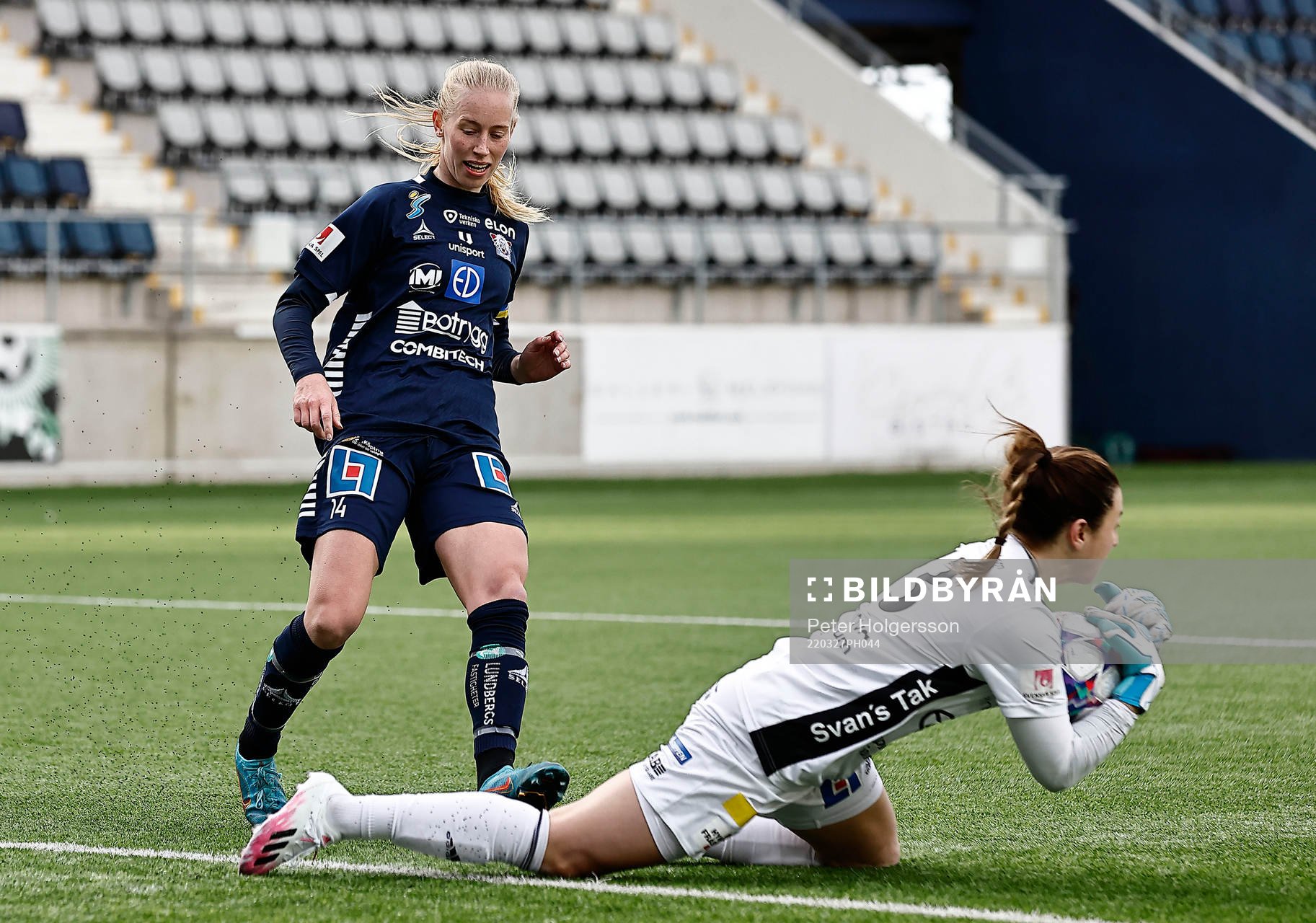 Linköpings Amalie Vangsgaard och Vittsjös målvakt