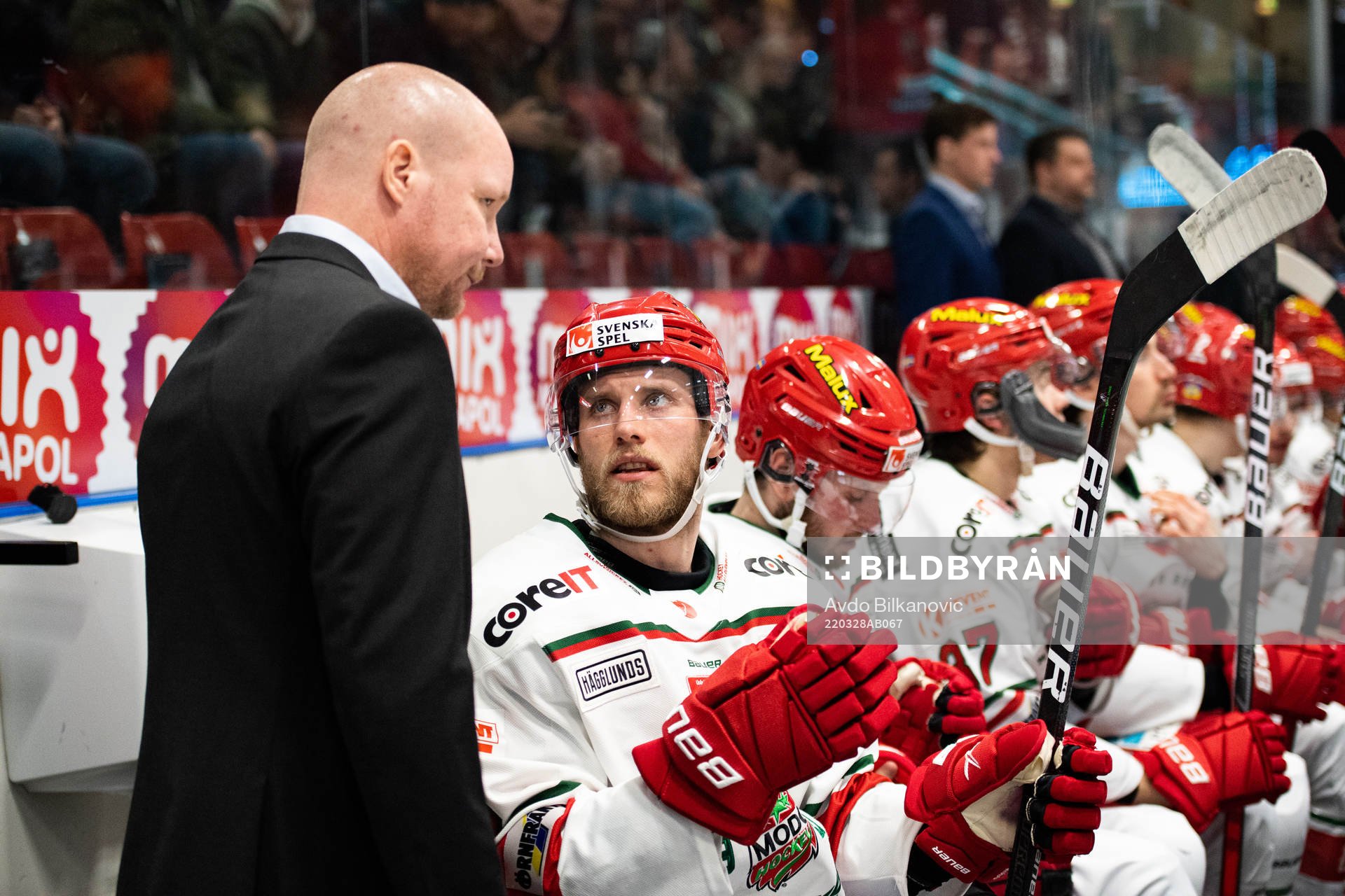 Modos assisterande tränare Jonas Holmström och Jesper