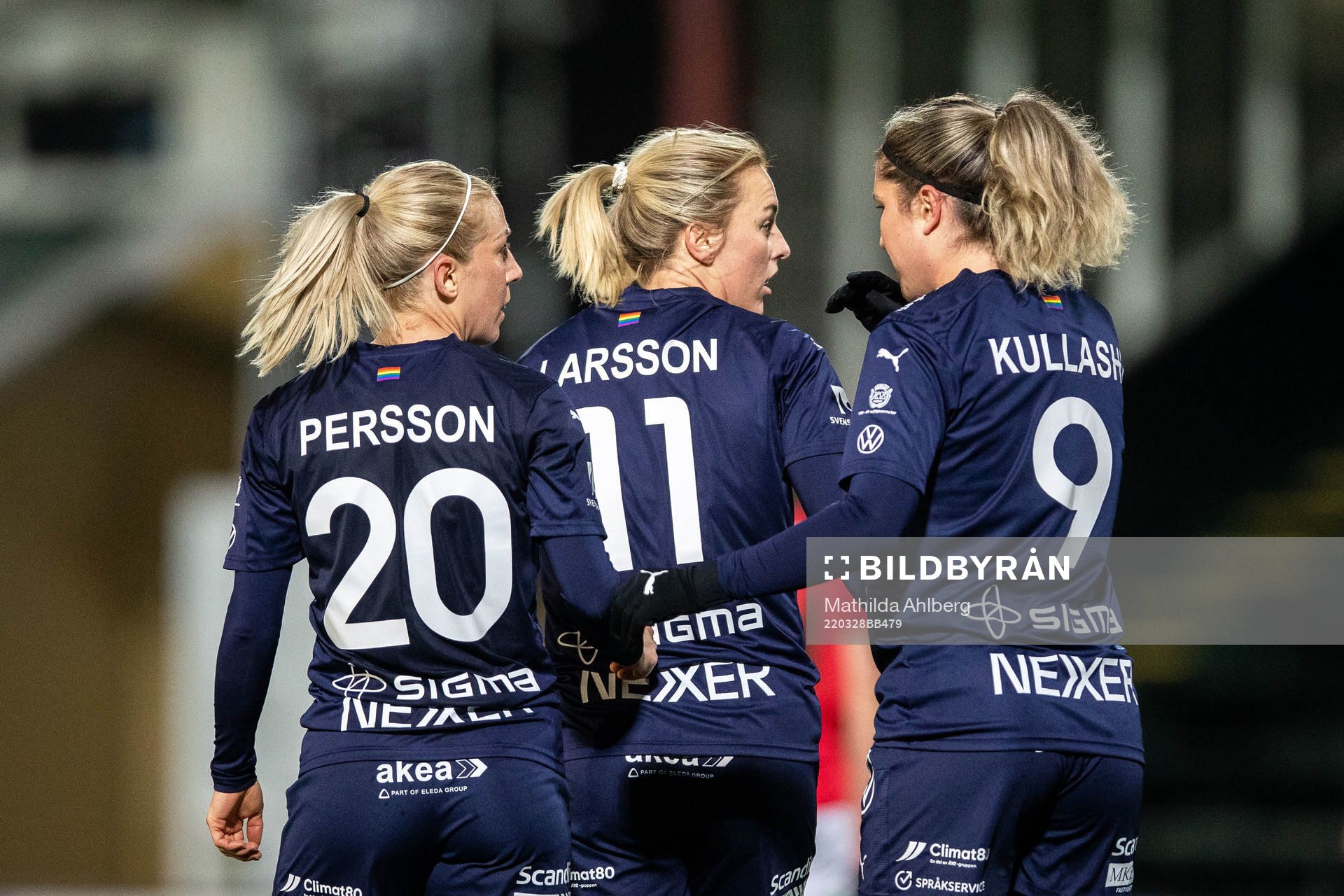 Rosengårds Mimmi Larsson jublar med lagkamrater efter 2-0 under fotbollsmatchen i Damallsvenskan mellan FC Rosengård och Brommapojkarna den 28 mars 2022 i Malmö.