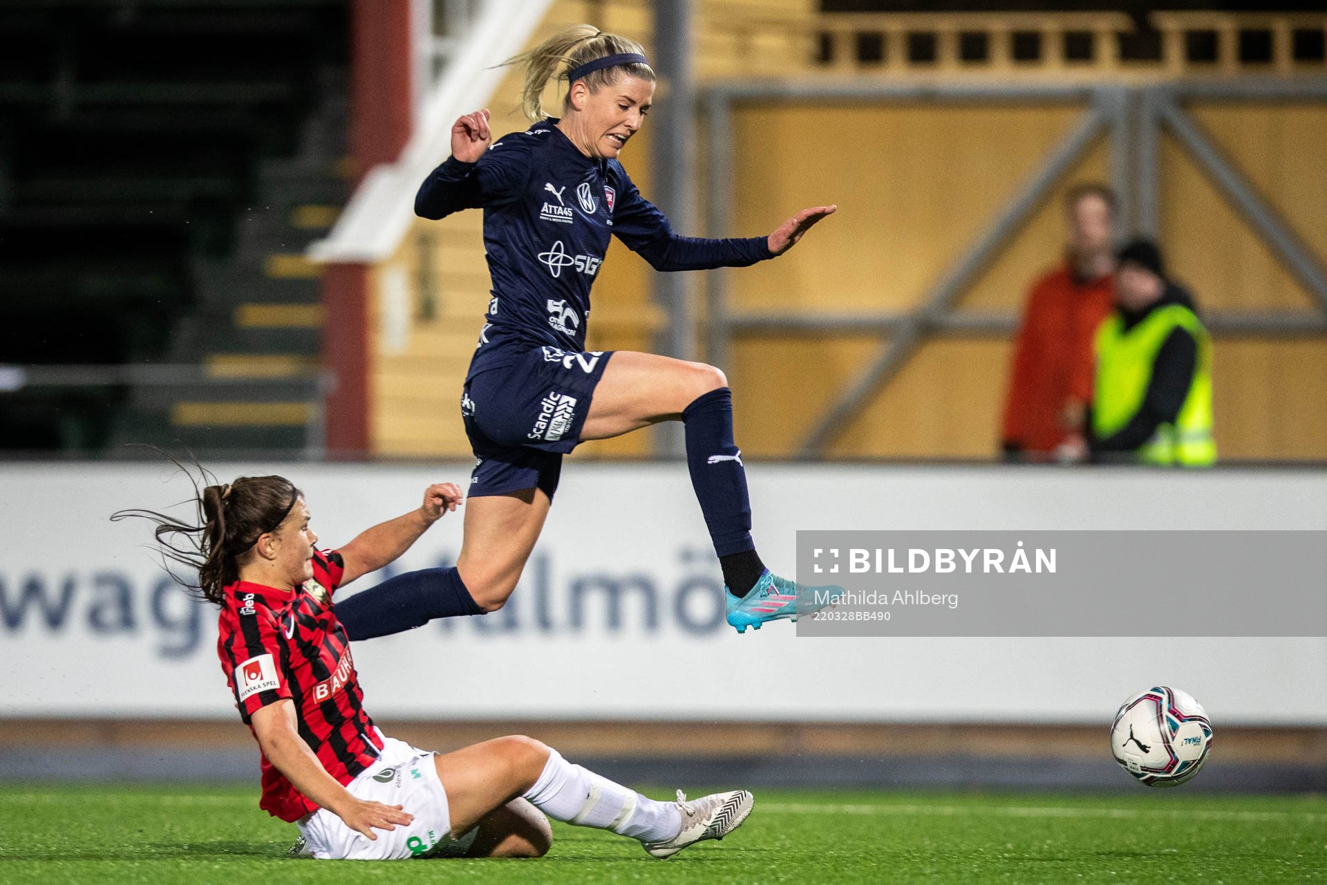 Brommapojkarnas Alexsandra Lobanova och Rosengårds Olivia