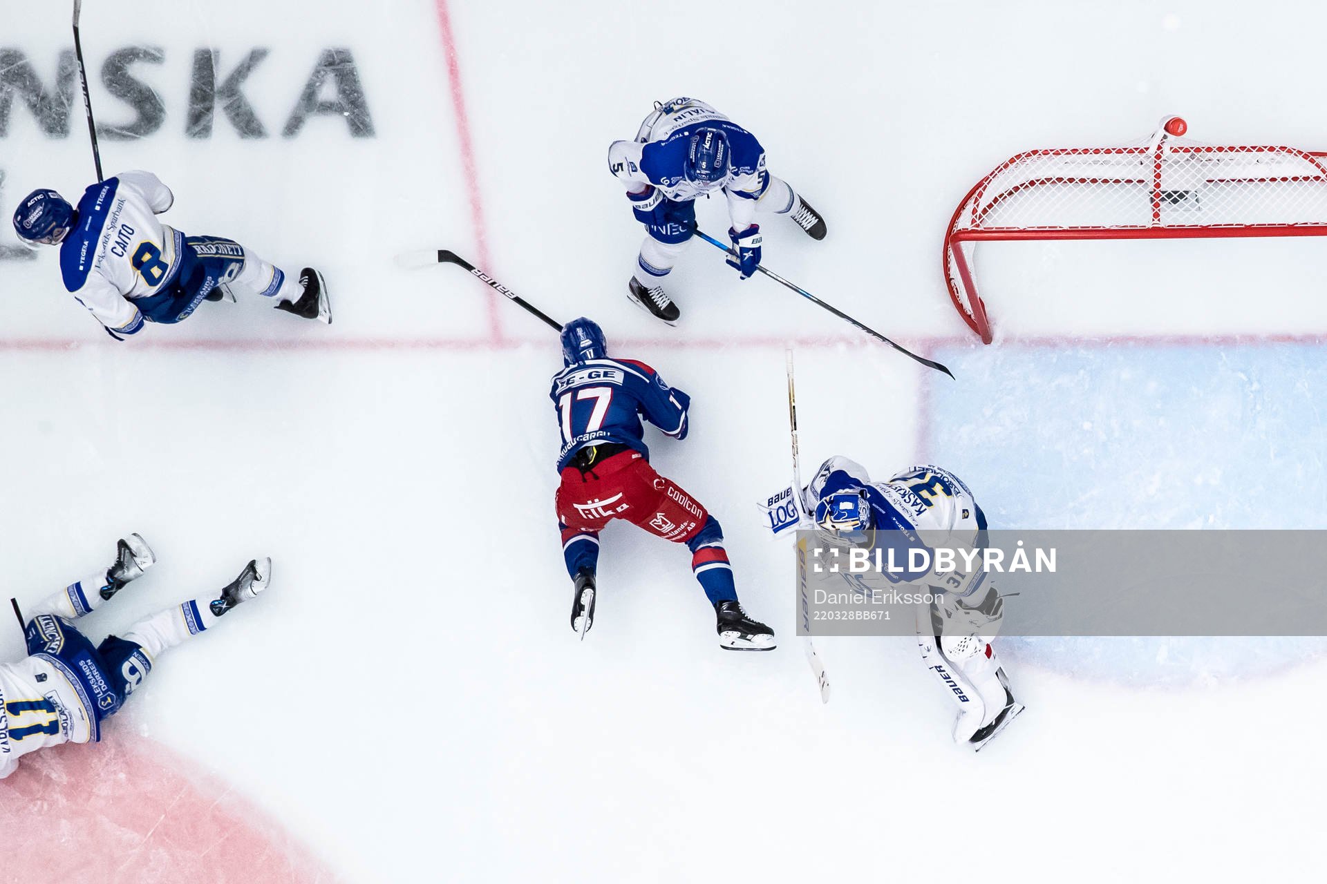 Oskarshamns Jonas Engström och Leksands målvakt Kasimir