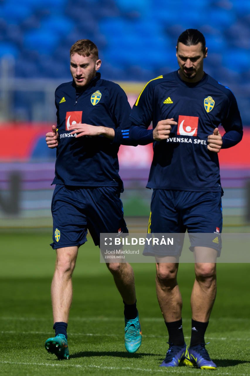 Dejan Kulusevski and Zlatan Ibrahimovic of the Swedish