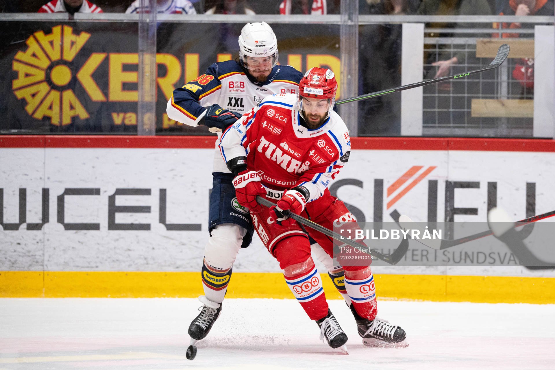 Djurgårdens Eric Gelinas och Timrås Robin Hanzl