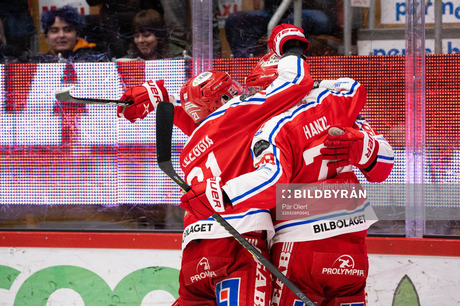 Timrås spelare jublar