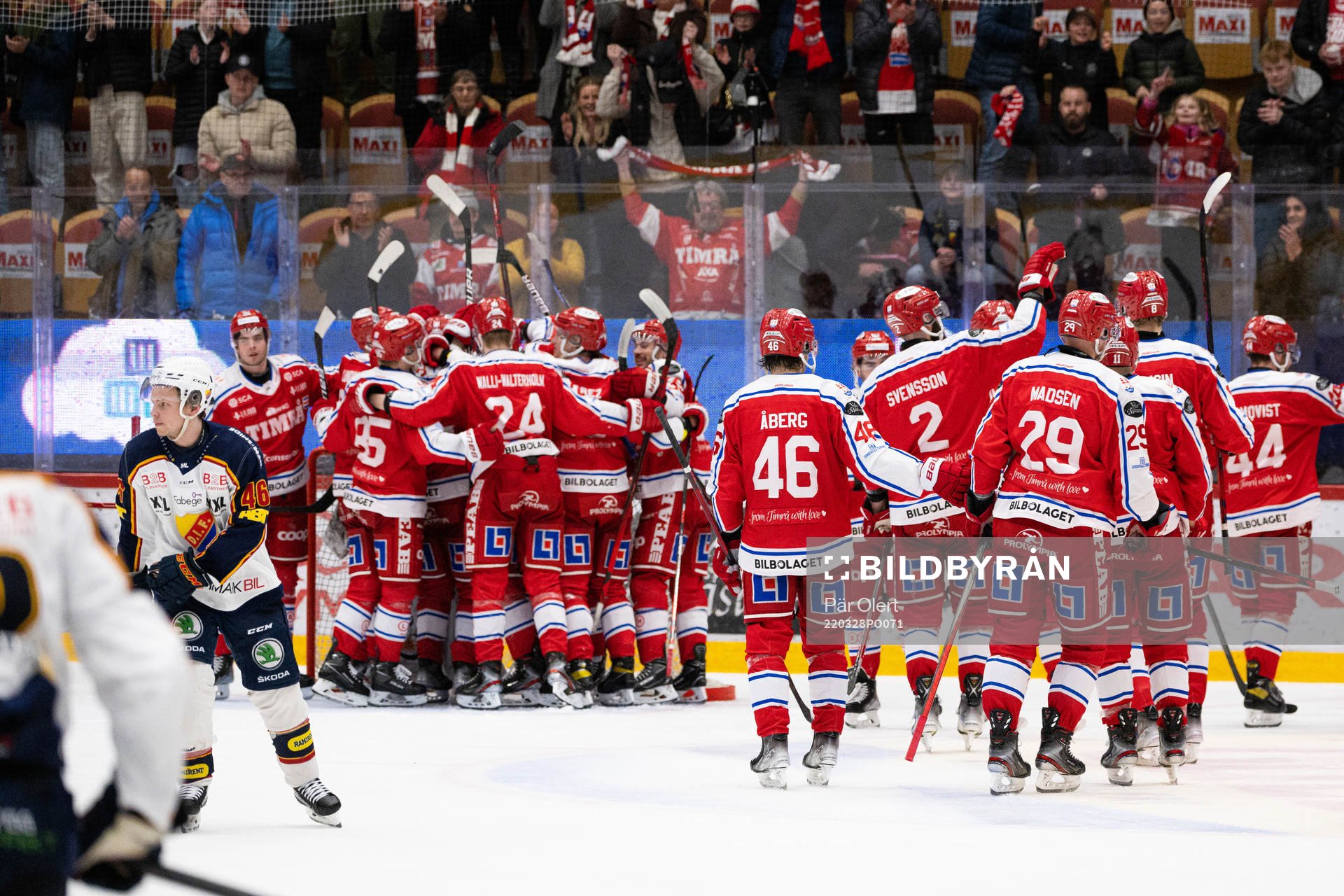 Timrås spelare jublar