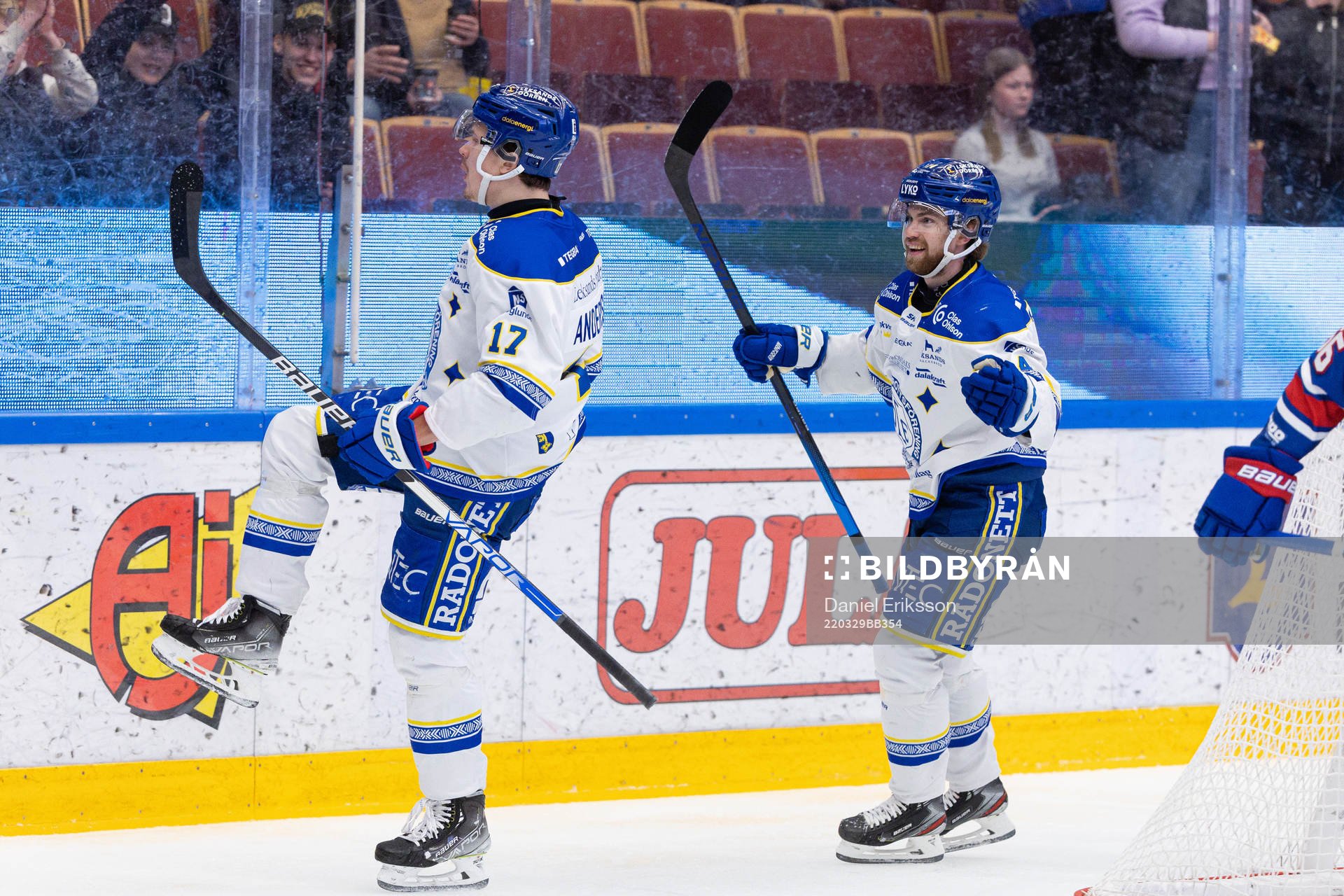 Leksands Linus Andersson och Oskar Lang jublar