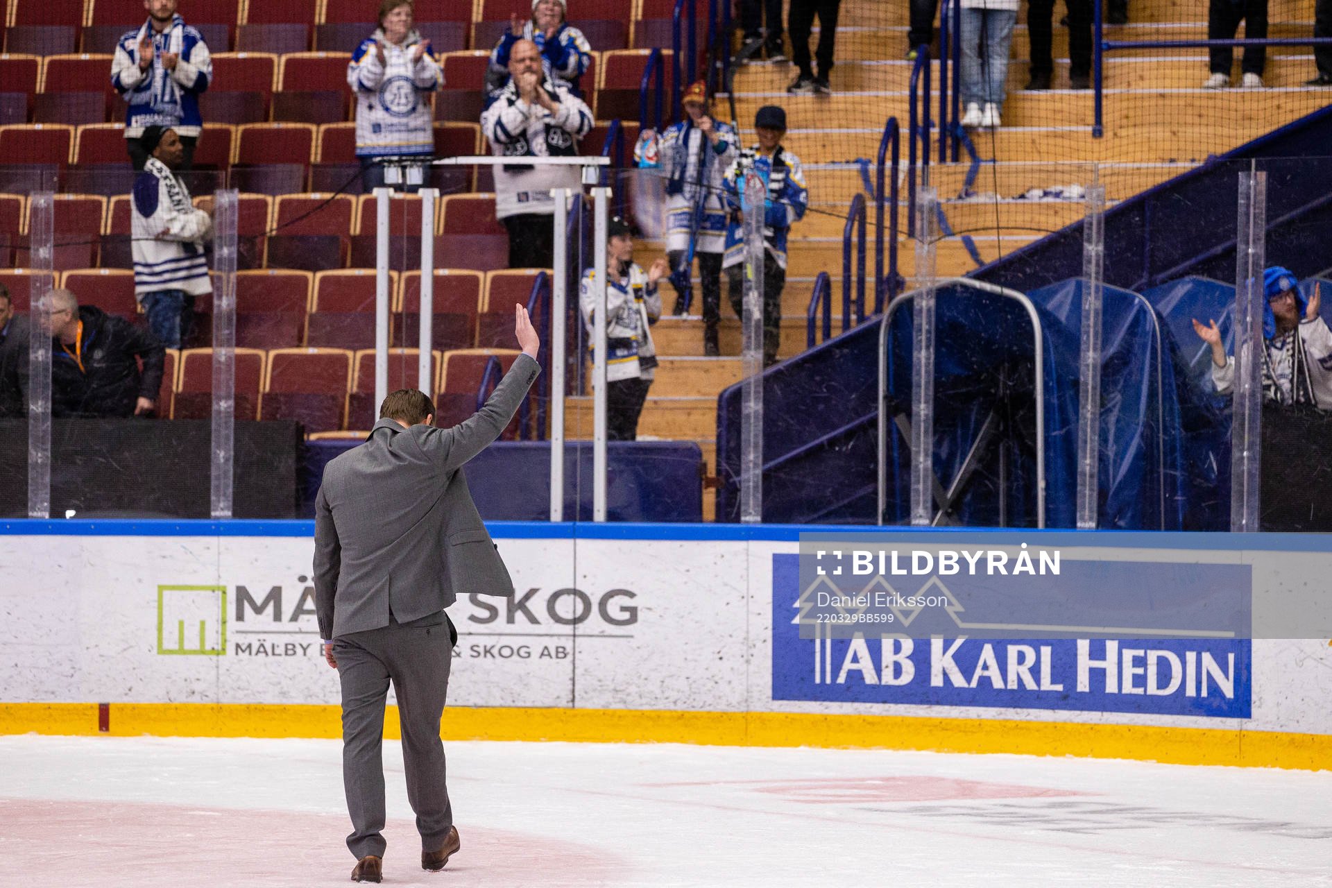 Leksands tränare Björn Hellkvist lämnar isen