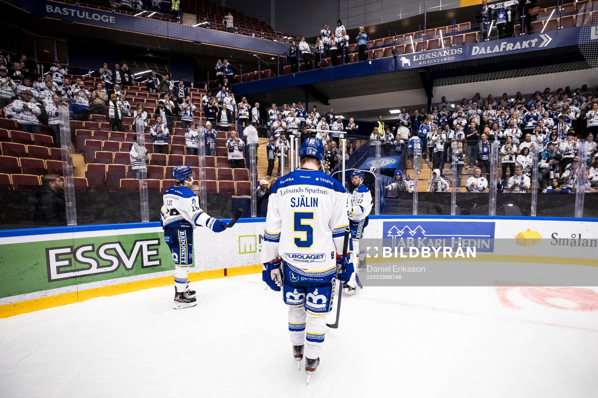 Leksands spelarna lämnar isen