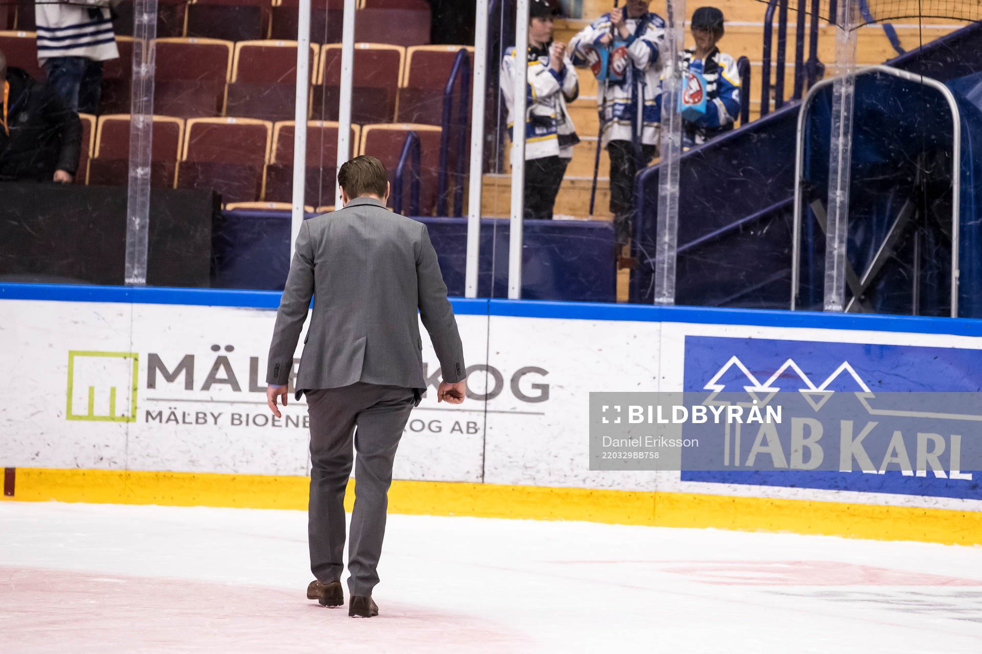 Leksands tränare Björn Hellkvist lämnar isen