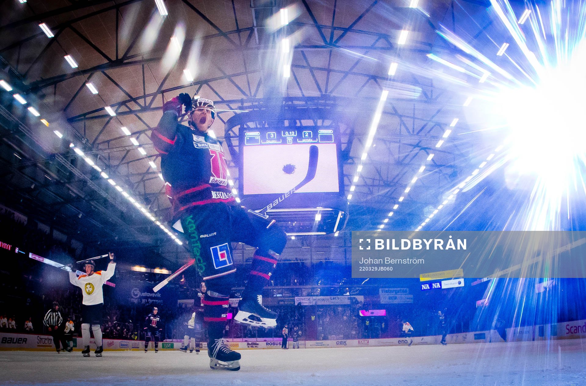 Örebros Jani Lajunen gör 4-2 och jublar